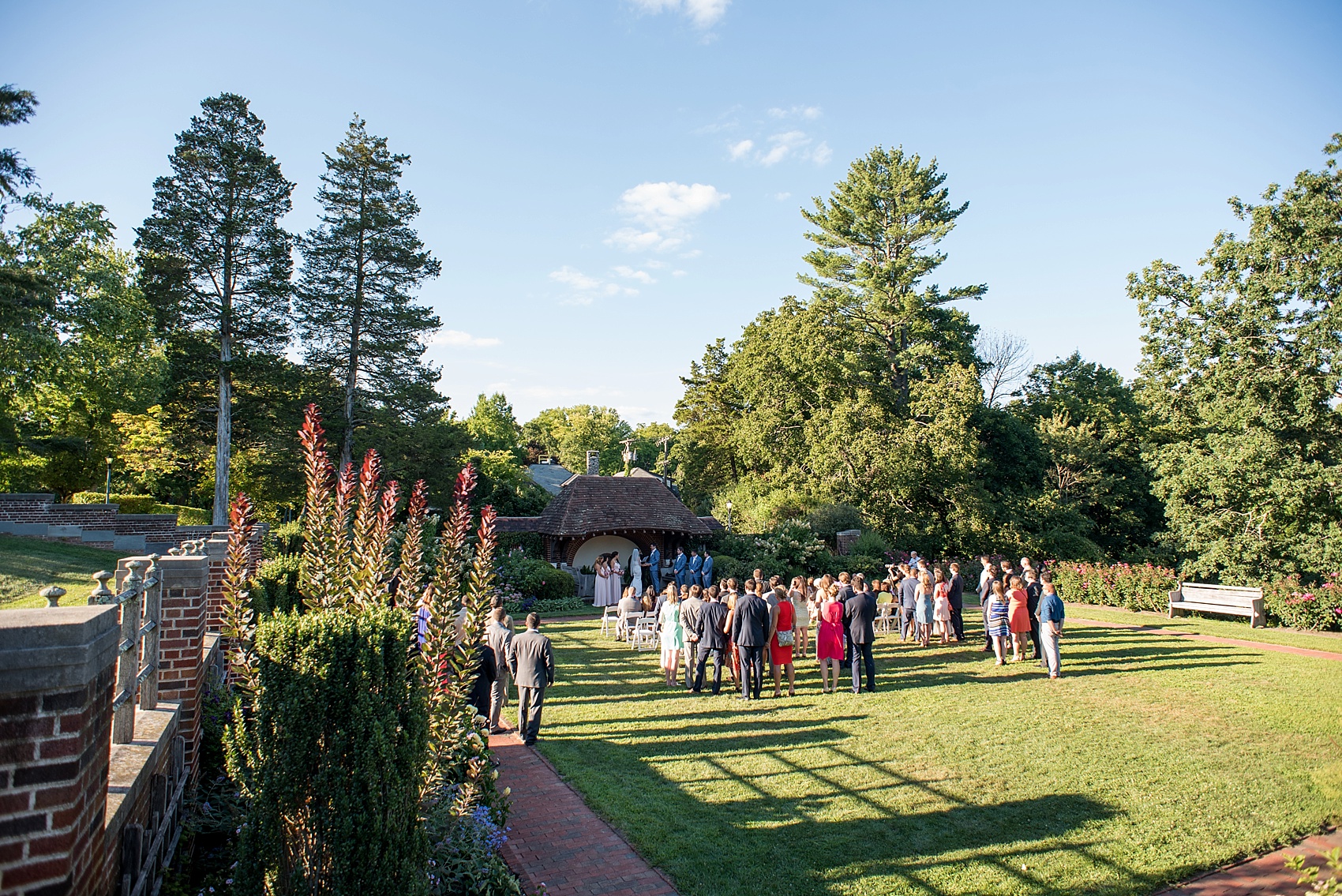 Connecticut Waveny House wedding photos by Mikkel Paige Photography. Outdoor garden ceremony.