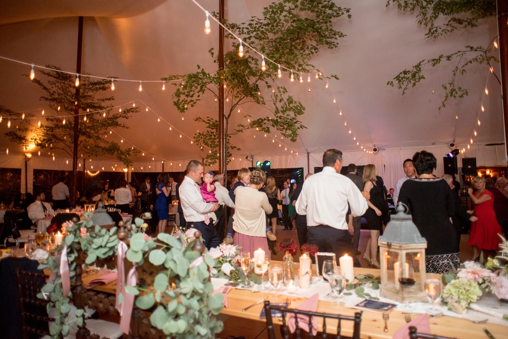 A Red Maple Vineyard wedding reception. Photo by NYC wedding photographer Mikkel Paige Photography.