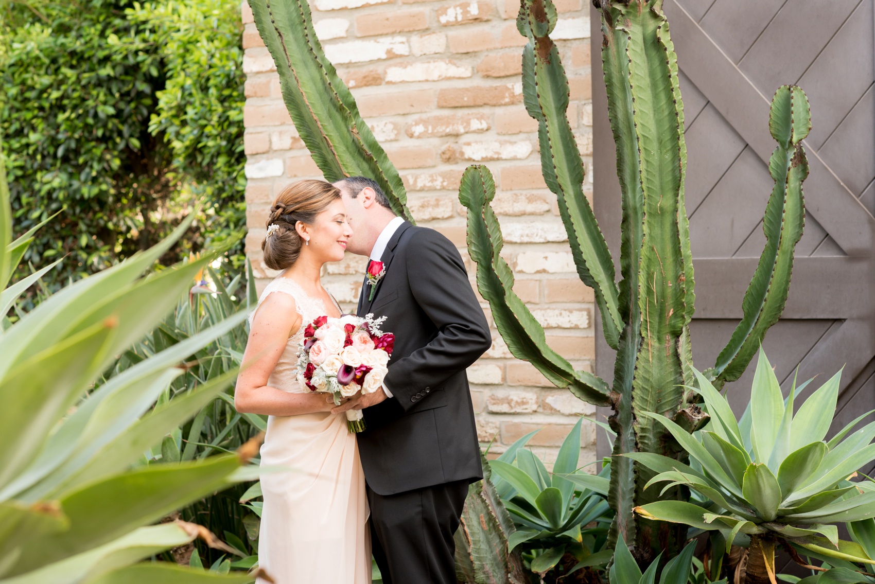 Estancia La Jolla wedding photography by Mikkel Paige Photography. Tropical wedding, California coast. Bride and groom photos.