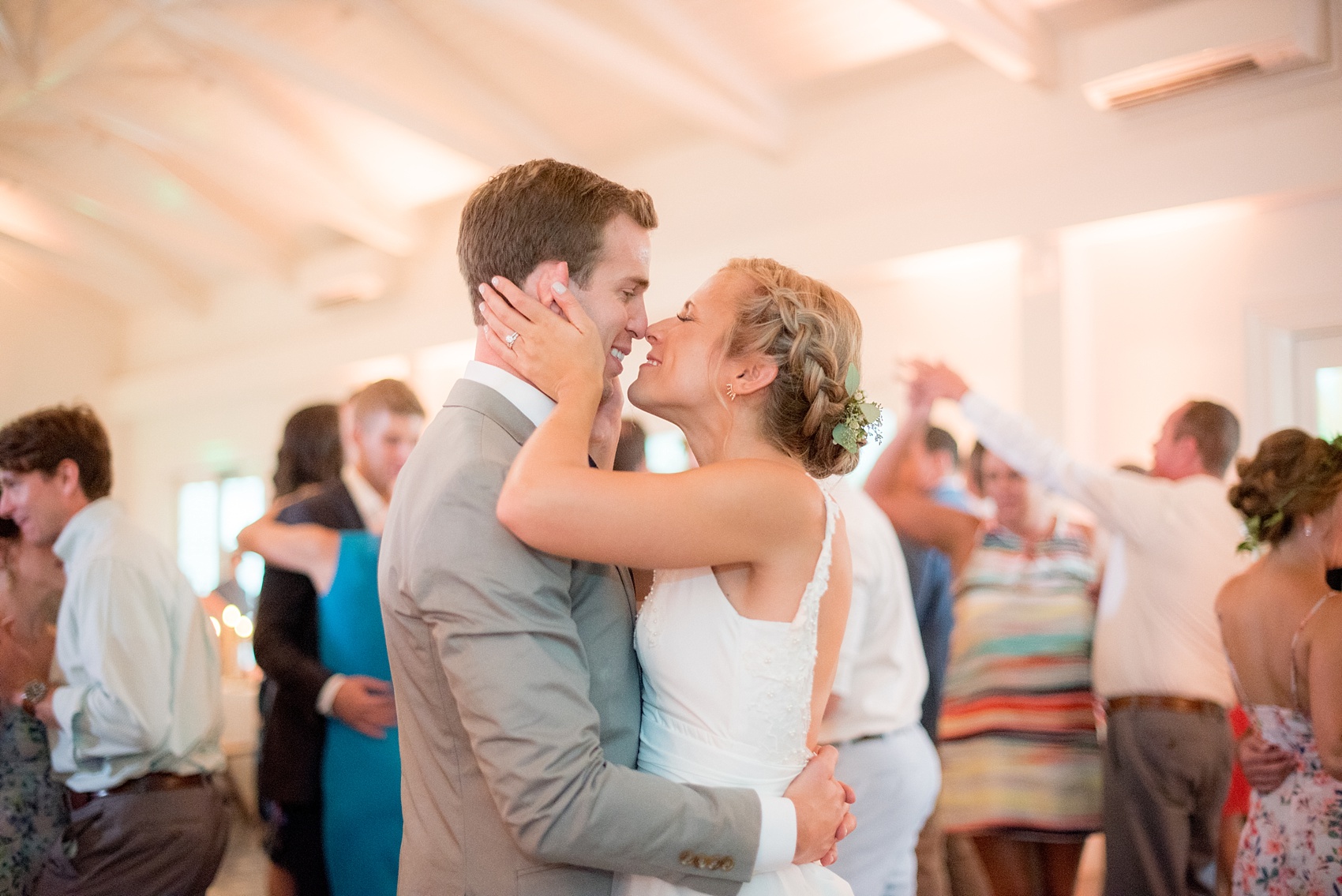 Mikkel Paige Photography wedding photos at The Merrimon-Wynne House in downtown Raleigh. A picture of the carriage house reception.