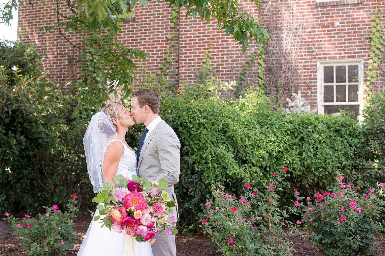 Mikkel Paige Photography photos of a wedding at The Merrimon-Wynne House in downtown Raleigh.