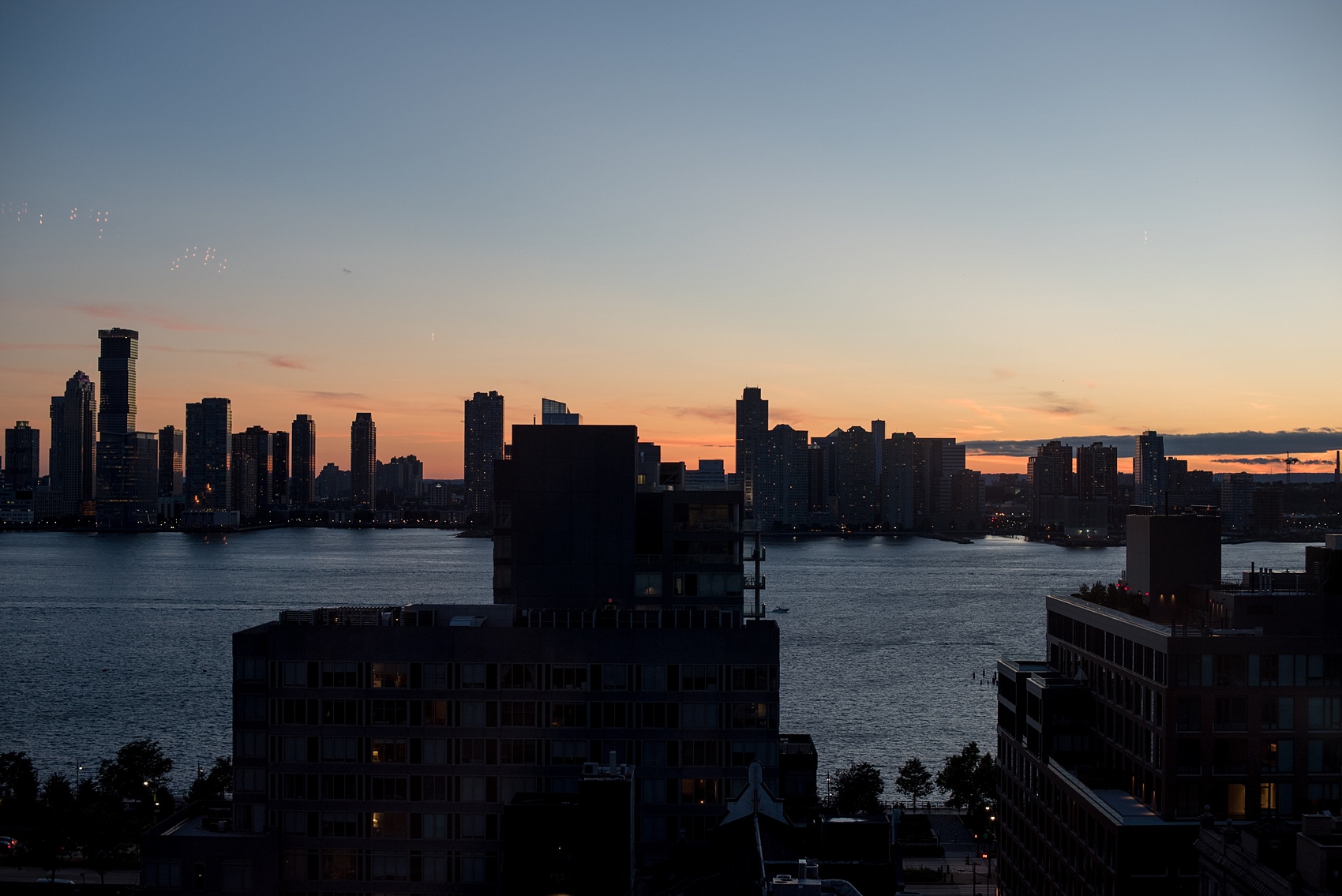 Mikkel Paige Photography photos of a NYC wedding at Tribeca Rooftop. An image of the New York City skyline sunset.