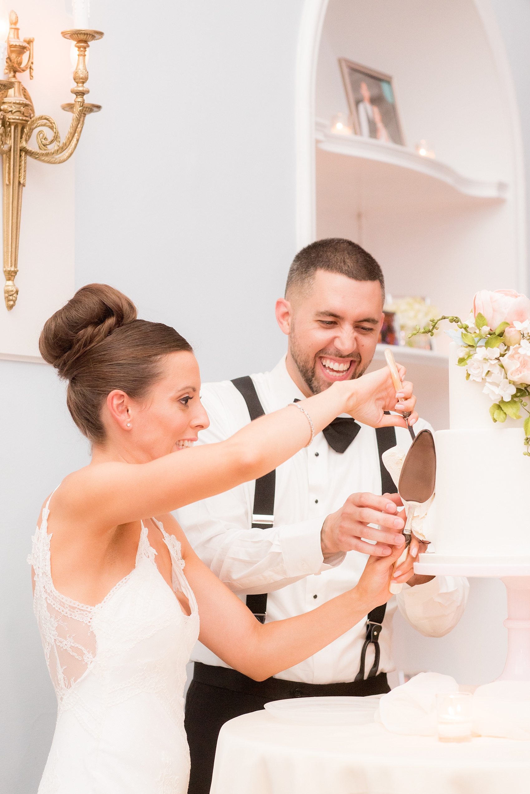 Mikkel Paige Photography photos of a luxury wedding in NYC. Photo of the couple's cake cutting at India House in lower Manhattan.