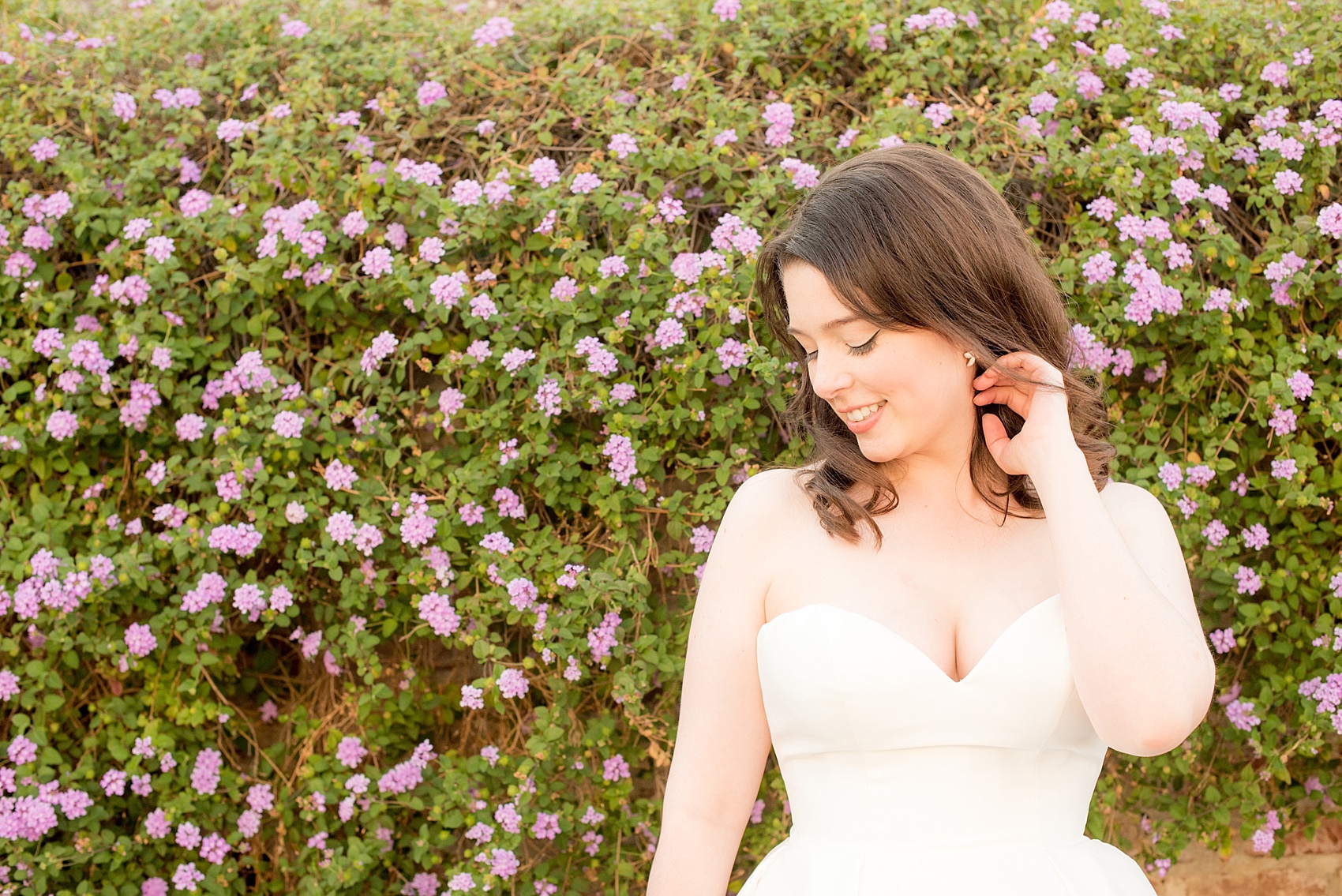 Mikkel Paige Photography bridal photo portrait with cat-eye makeup for her wedding at Testarossa Winery in California.
