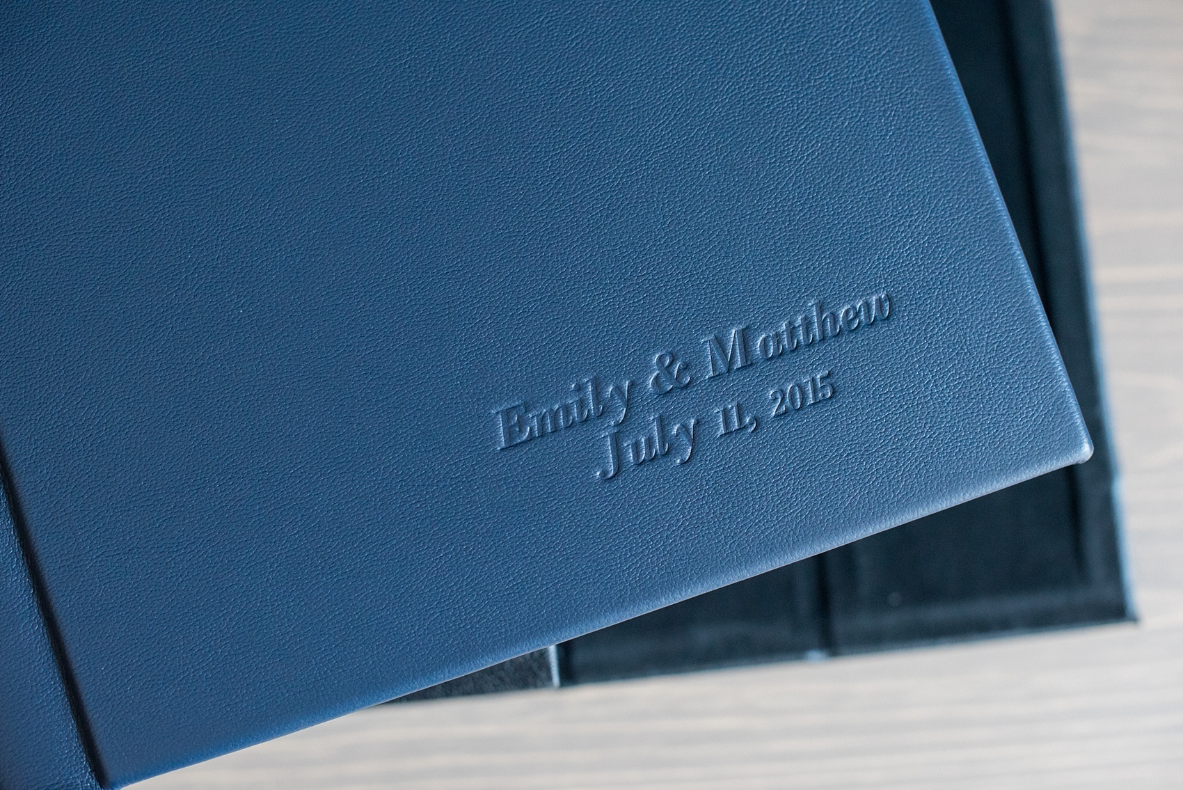 mikkelpaige-navy_blue_wedding_album-pearl_river_hilton_0004