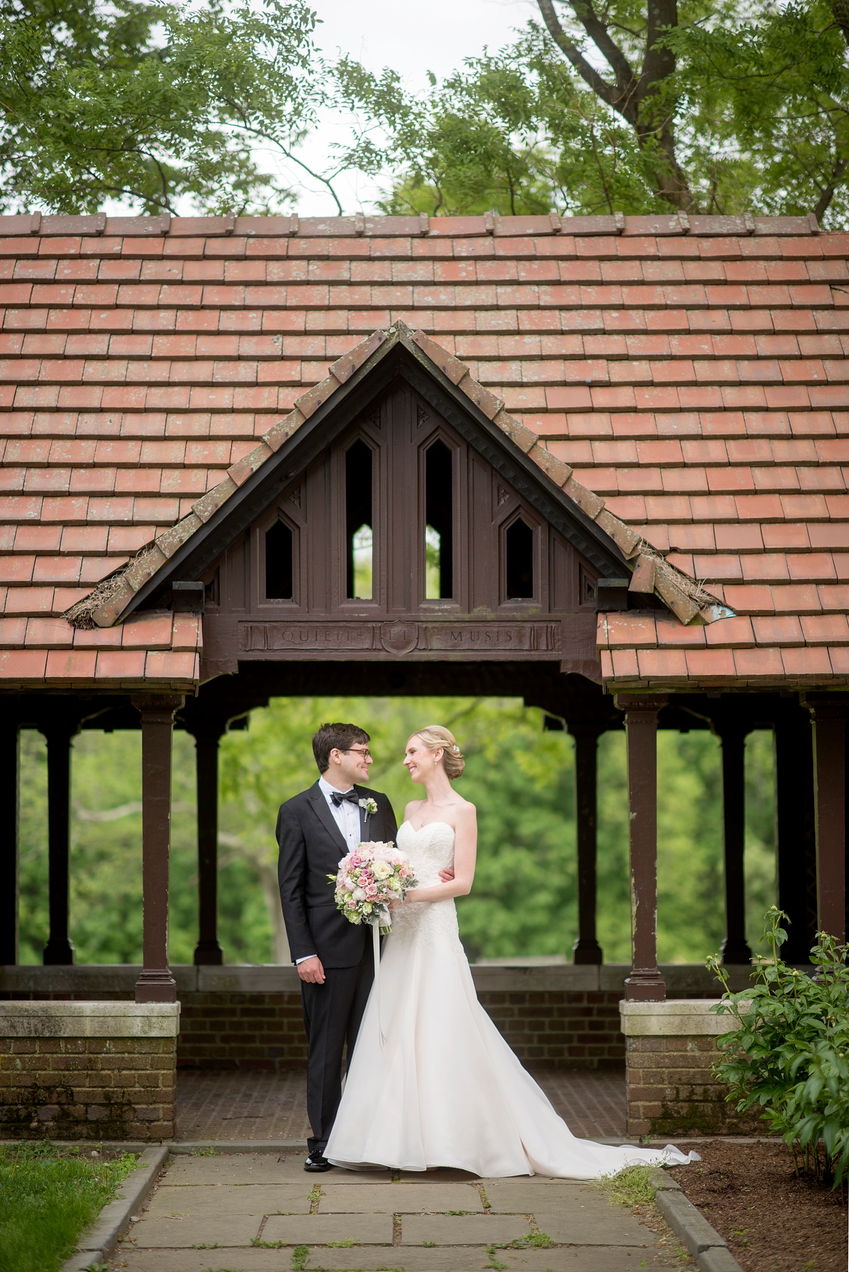 Mikkel Paige Photography photos of a bride and groom at Waveny House in New Canaan, Connecticut during spring.