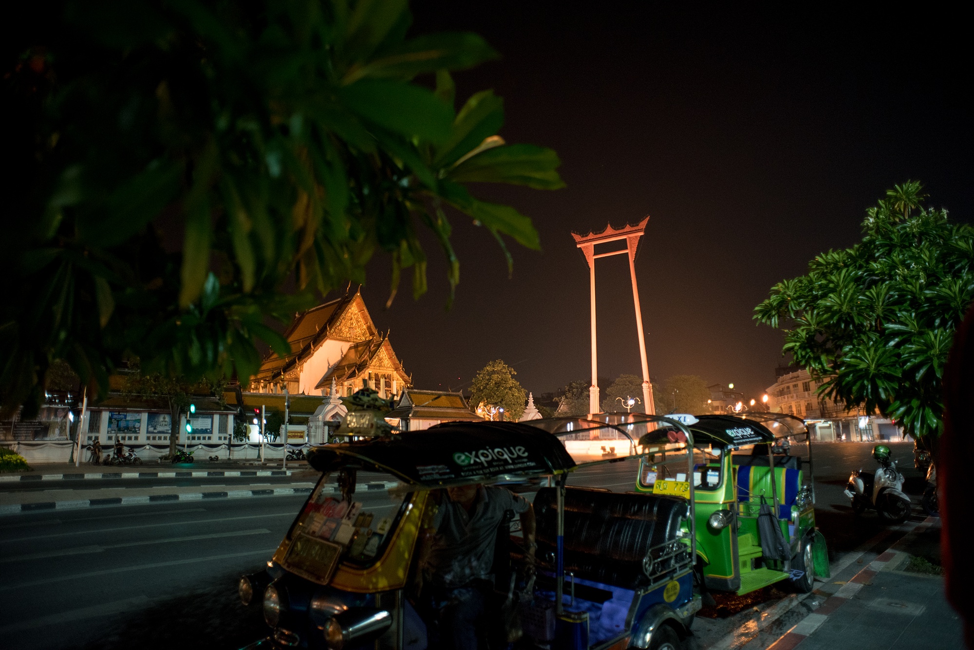 Bangkok, Thailand tour link by Mikkel Paige Photography on Sometimes Home travel blog.