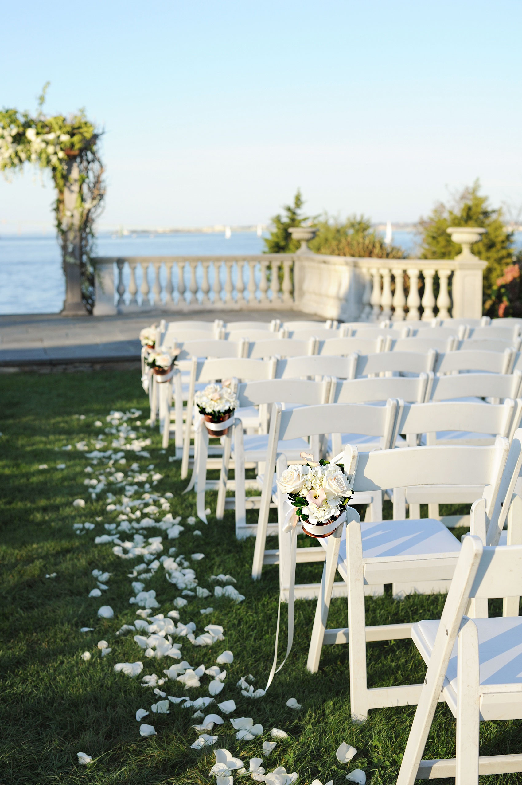 Castle Hill Inn wedding photos by Mikkel Paige Photography in Newport, Rhode Island. Click through to see more galleries from east coast events, filled with beautiful outdoor ceremony ideas, bride photos and New England inspiration! #NewportRhodeIsland #NewEngland #WeddingPhotos 