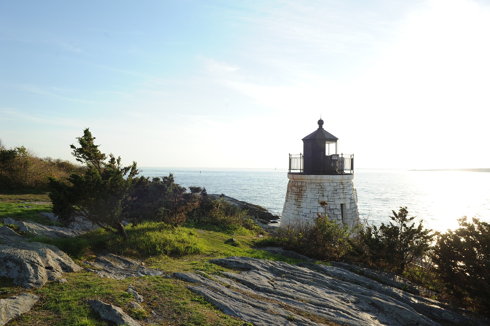 Castle Hill Inn wedding photos by Mikkel Paige Photography in Newport, Rhode Island. Click through to see more galleries from east coast events, filled with beautiful reception ideas, bride photos and New England inspiration! #NewportRhodeIsland #NewEngland #WeddingPhotos 