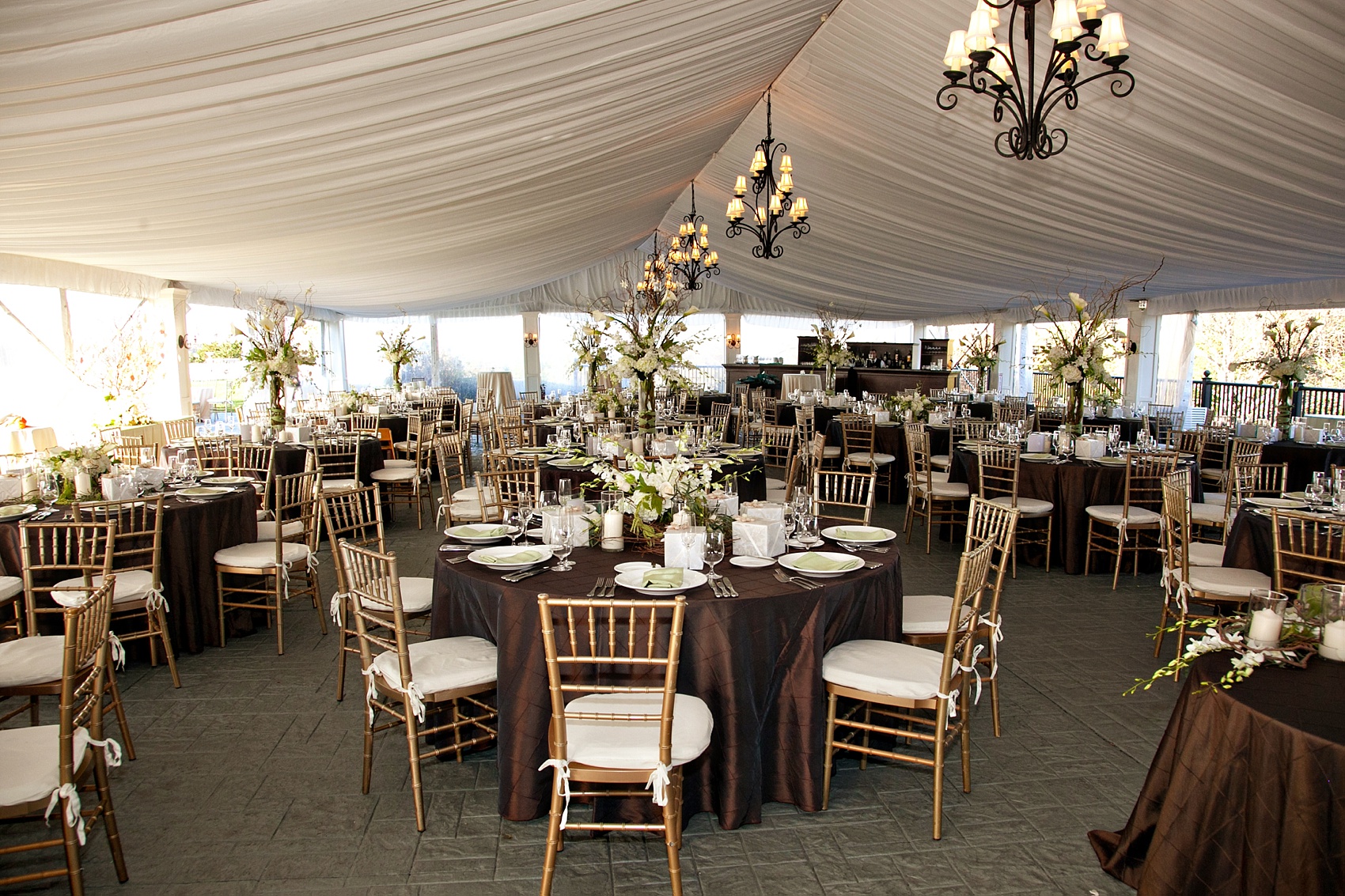 Castle Hill Inn wedding photos by Mikkel Paige Photography in Newport, Rhode Island. The beautiful east coast event reception was under an outdoor tent and the couple had a tiered chocolate ganache cake with white gumpaste dogwood flowers on it. Click through for more New England inspiration! #NewportRhodeIsland #NewEngland #WeddingPhotos 