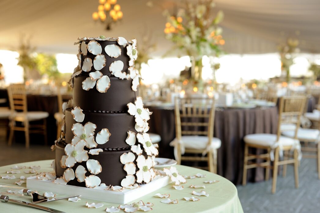 Castle Hill Inn wedding photos by Mikkel Paige Photography in Newport, Rhode Island. The beautiful east coast event reception was under an outdoor tent and the couple had a tiered chocolate ganache cake with white gumpaste dogwood flowers on it. Click through for more New England inspiration! #NewportRhodeIsland #NewEngland #WeddingPhotos