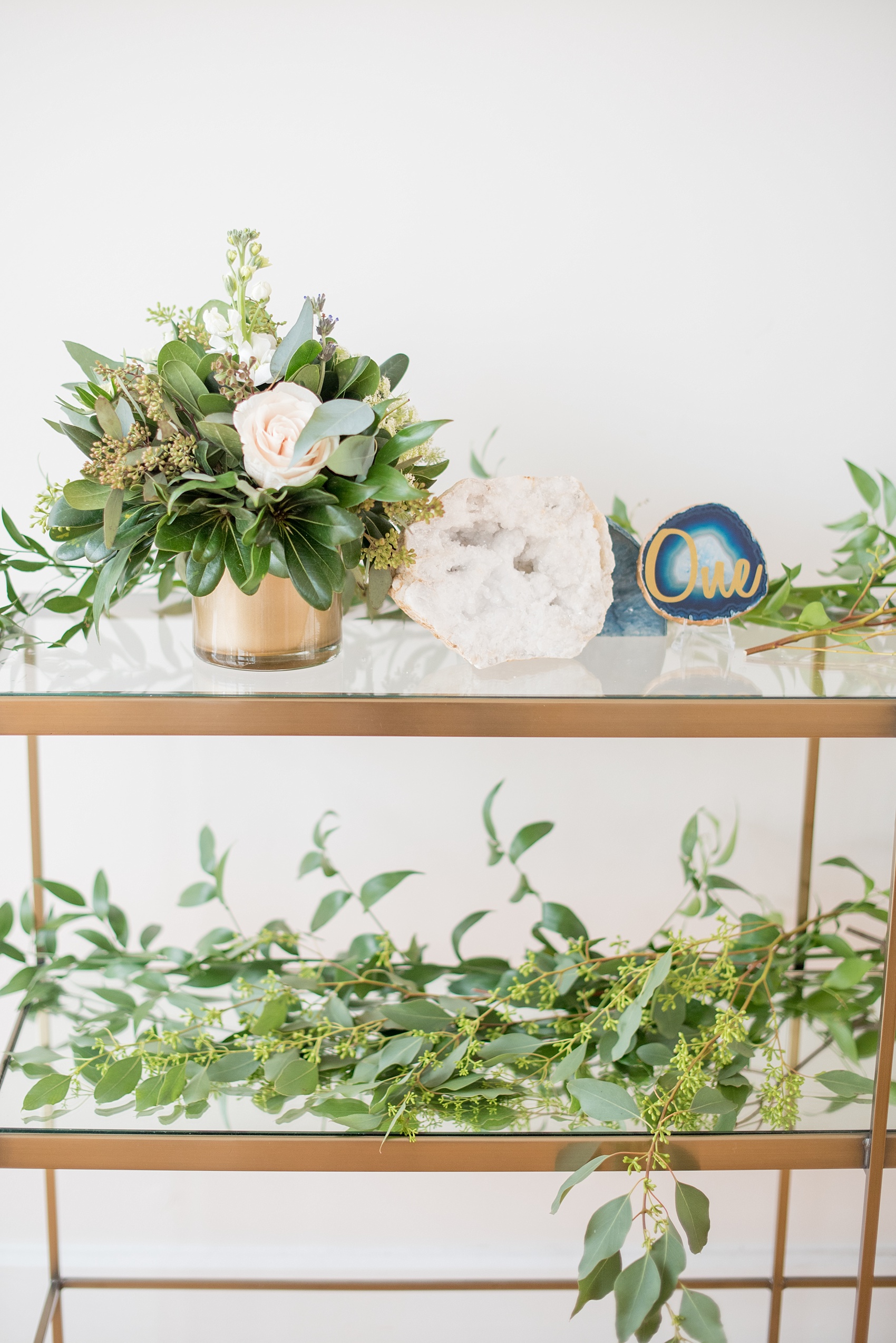 The Glass Box Raleigh wedding photos by Mikkel Paige Photography. Picture of geodes and greenery at this modern downtown venue.