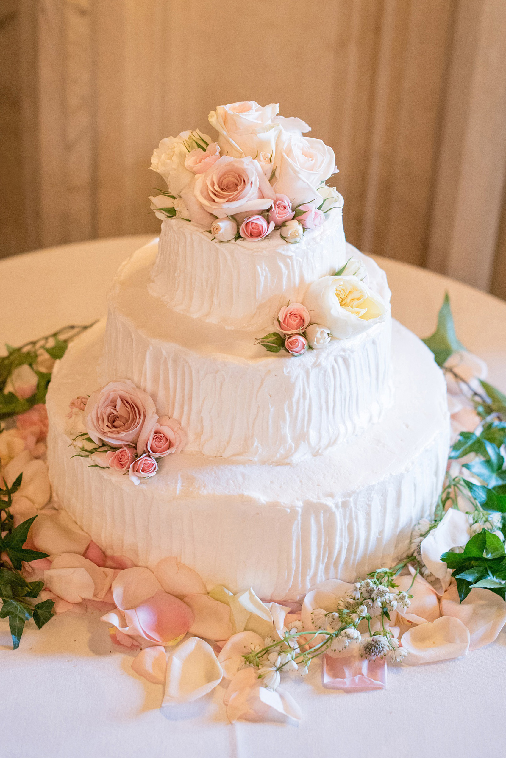 Waveny House wedding photos in Connecticut by Mikkel Paige Photography. Picture of the white tiered buttercream cake with pink flowers.