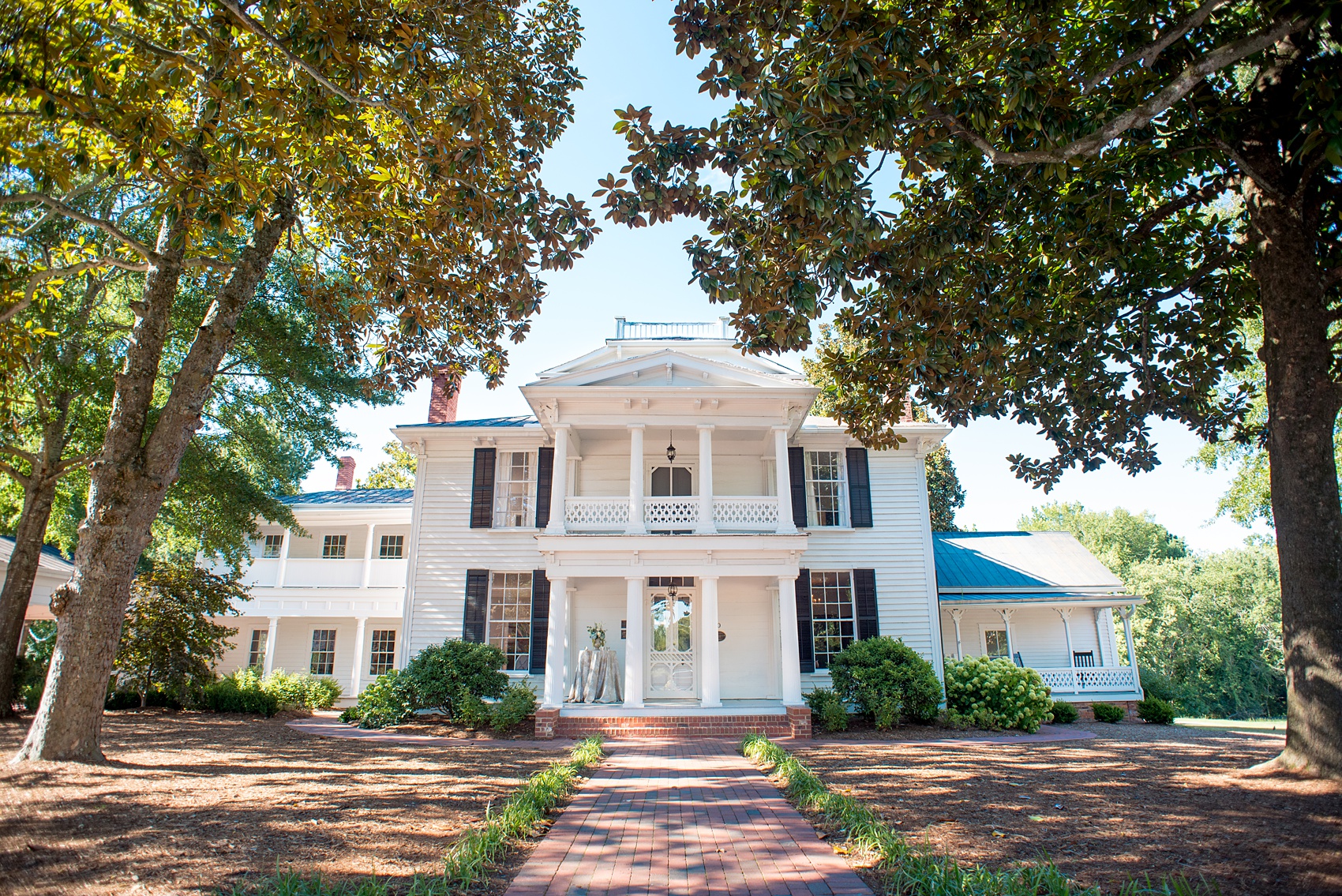 Mikkel Paige Photography pictures of a wedding at Leslie-Alford Mim's House in North Carolina for a Mad Dash Weddings event. Photo of the front of the historic southern Mansion.