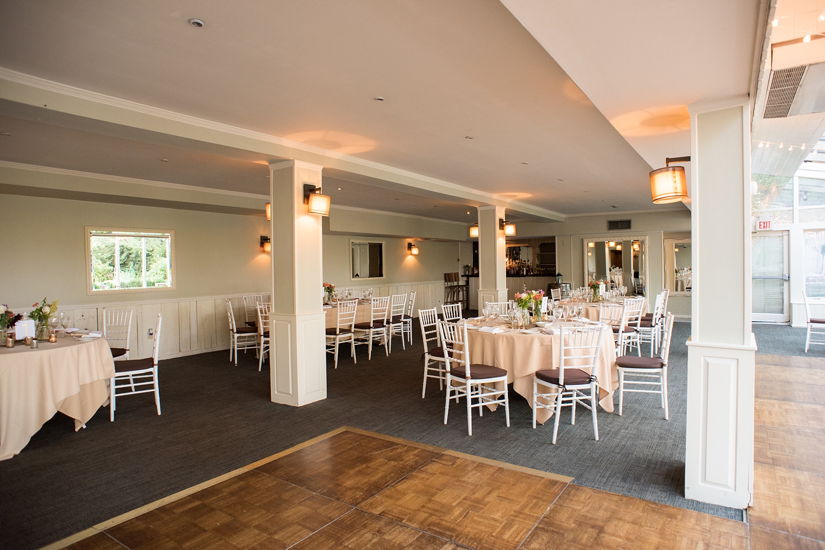 Mikkel Paige Photography photos of a wedding at Crabtree Kittle's House. Picture of the indoor summer reception area.