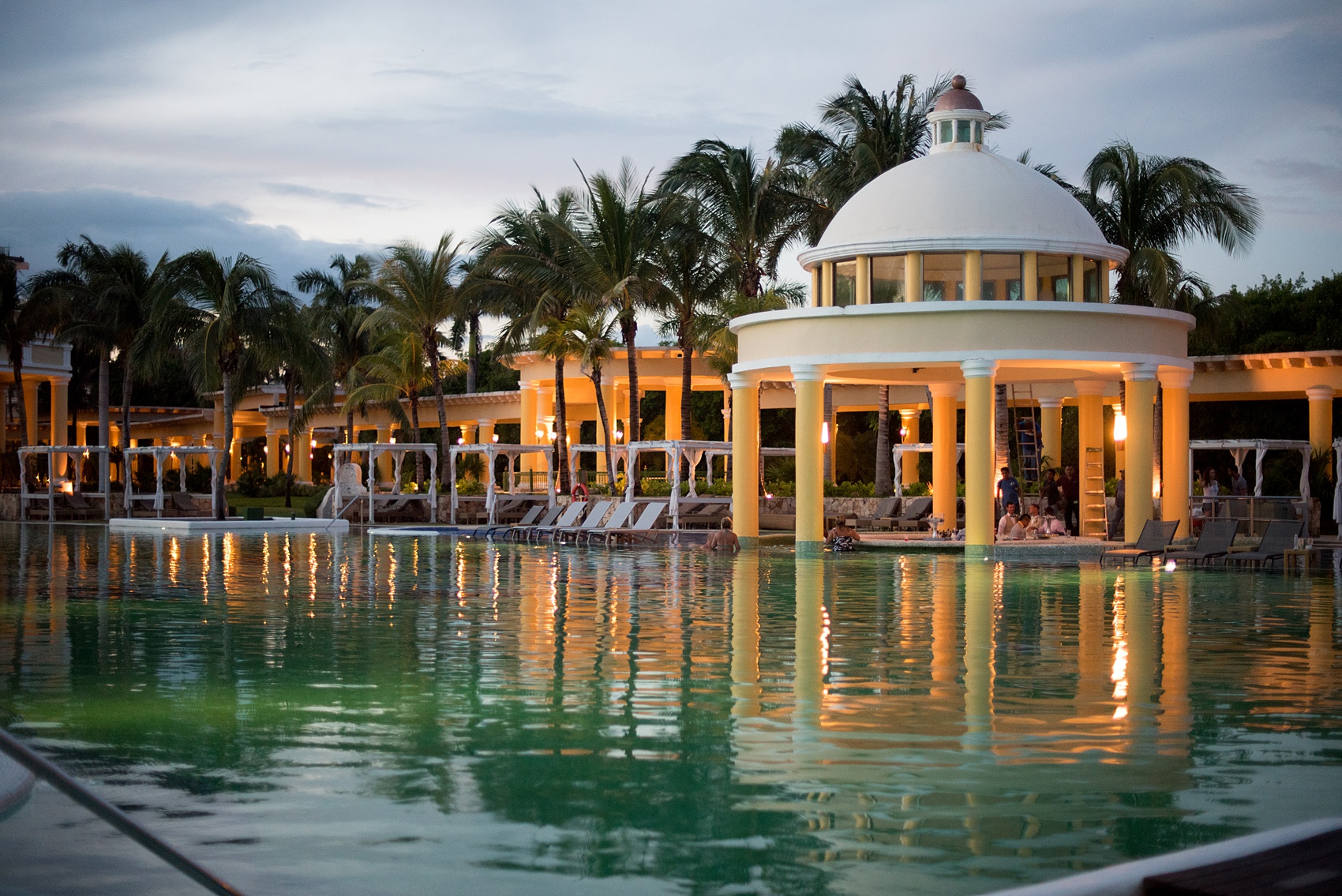 Mikkel Paige Photography photos from a wedding at Grand Paraiso, Mexico, Playa del Carmen Iberostar resort. Night picture of the resort before the reception.