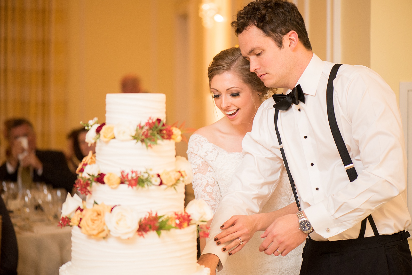 Beautiful wedding photos at The Carolina Inn at Chapel Hill, North Carolina by Mikkel Paige Photography. Picture of the bride and groom's cake cutting. Cake by Ashley Cakes NC and planning by McLean Events. Click through to see the rest of this gorgeous winter wedding! #thecarolinainn #snowywedding