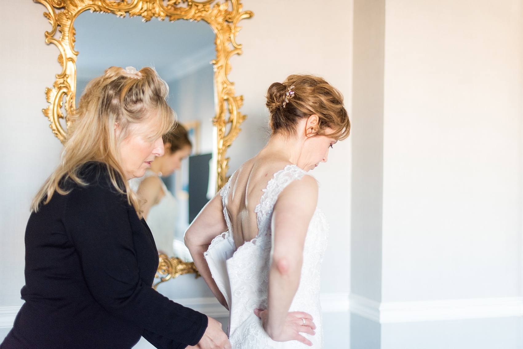 Photos by Mikkel Paige Photography of a Central Park Wedding ceremony and reception at the Loeb Boathouse venue with a romantic theme. The bride got ready at the nearby Park Lane Hotel in Manhattan with her best friend. Click through for more images from her day! #CentralParkWedding