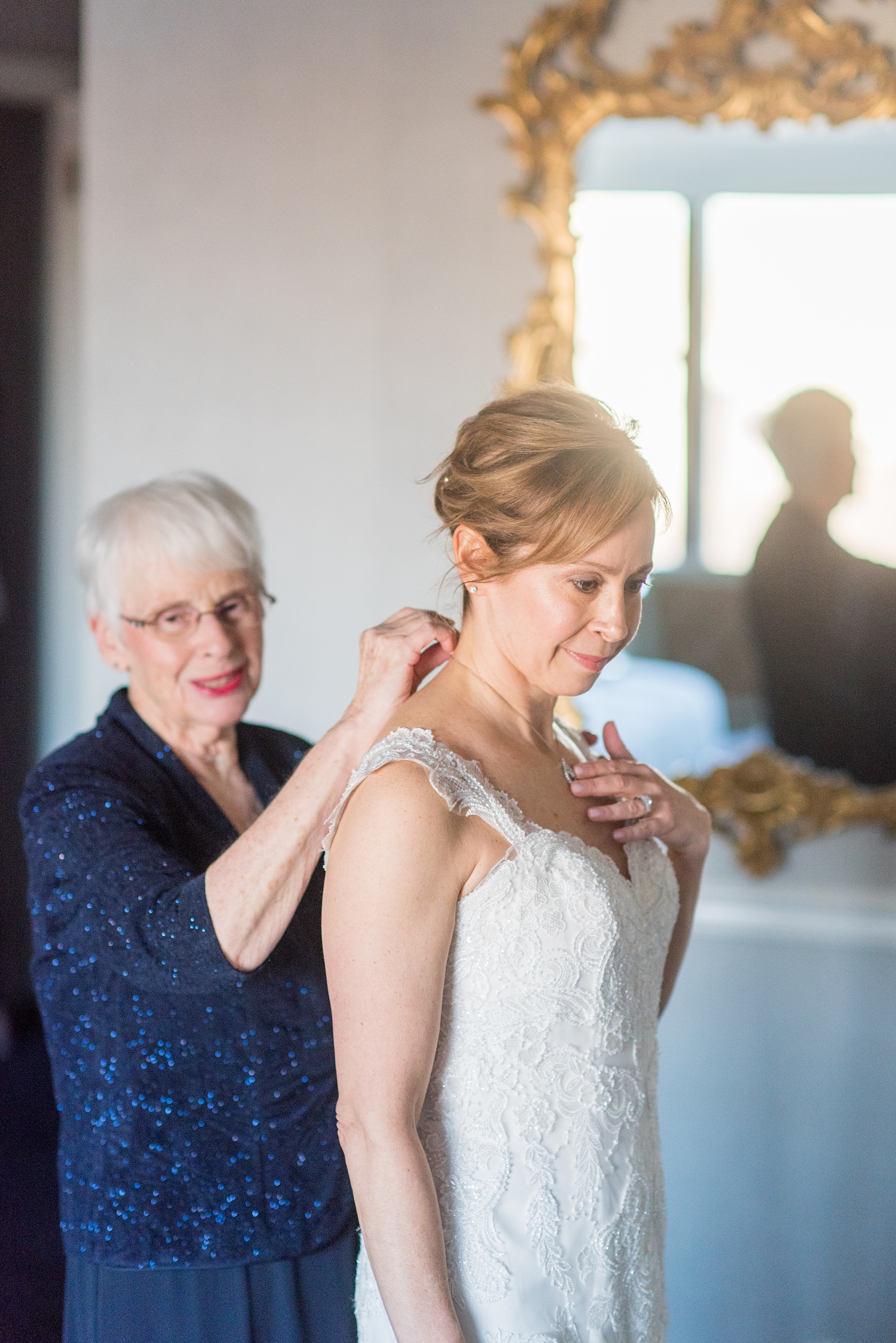 Photos by Mikkel Paige Photography of a Central Park Wedding ceremony and reception at the Loeb Boathouse venue with a romantic theme. The bride got ready with her mother at the nearby Park Lane Hotel in Manhattan. Click through for more images from her day! #CentralParkWedding