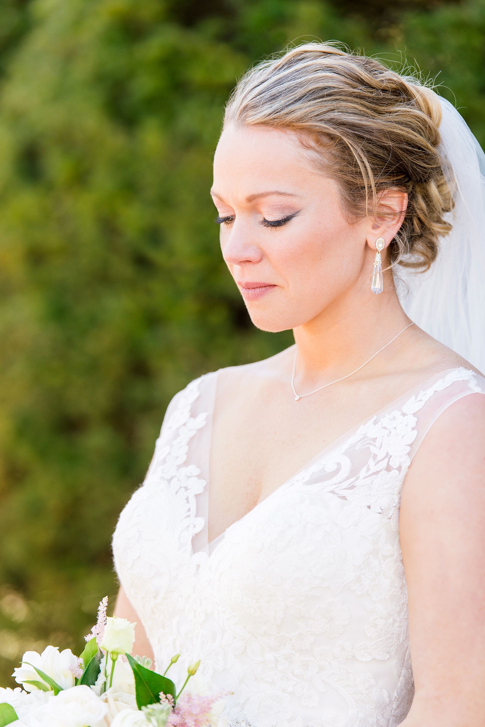 Saratoga Springs destination wedding photos by Mikkel Paige Photography. The bride wore a v-neck lace gown with tulle skirt for her reception held at Saratoga National Golf Club. #SaratogaSpringsNY #SaratogaSprings #mikkelpaige #NYwedding #destinationwedding 