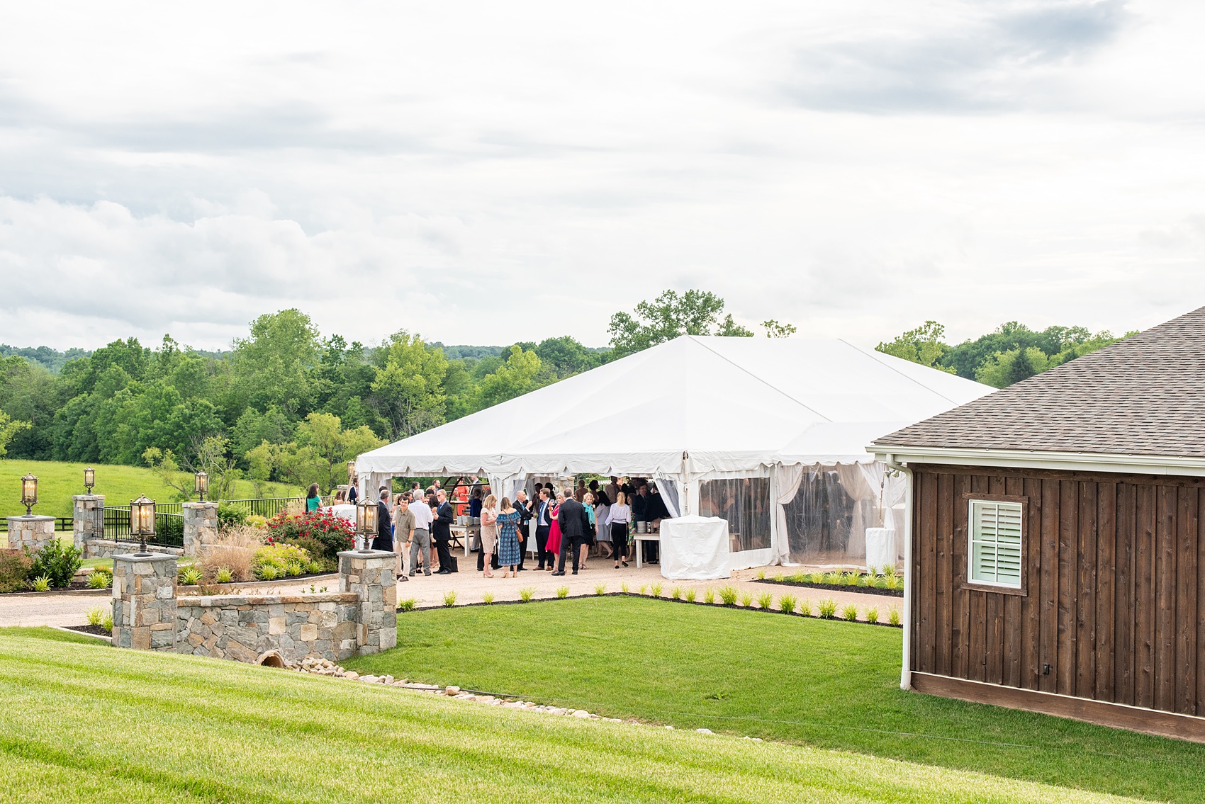 Charlottesville wedding photos by Mikkel Paige Photography. This Virginia venue is perfect for brides and grooms looking for a beautiful farm reception space. It’s green, romantic, and easy to dress up with flowers or keep simple! Click through for the complete post from this May event at the Lodge at Mount Ida Farm! Planning and design by Viva L’Event and flowers by @apassarelli of Meristem Floral. #Charlottesville #mountidafarm #lodgeatmountida #CharlottesvilleVA #CharlottesvilleVirginia #Charlottesvillewedding #Charlottesvilleweddingphotographer #mikkelpaige