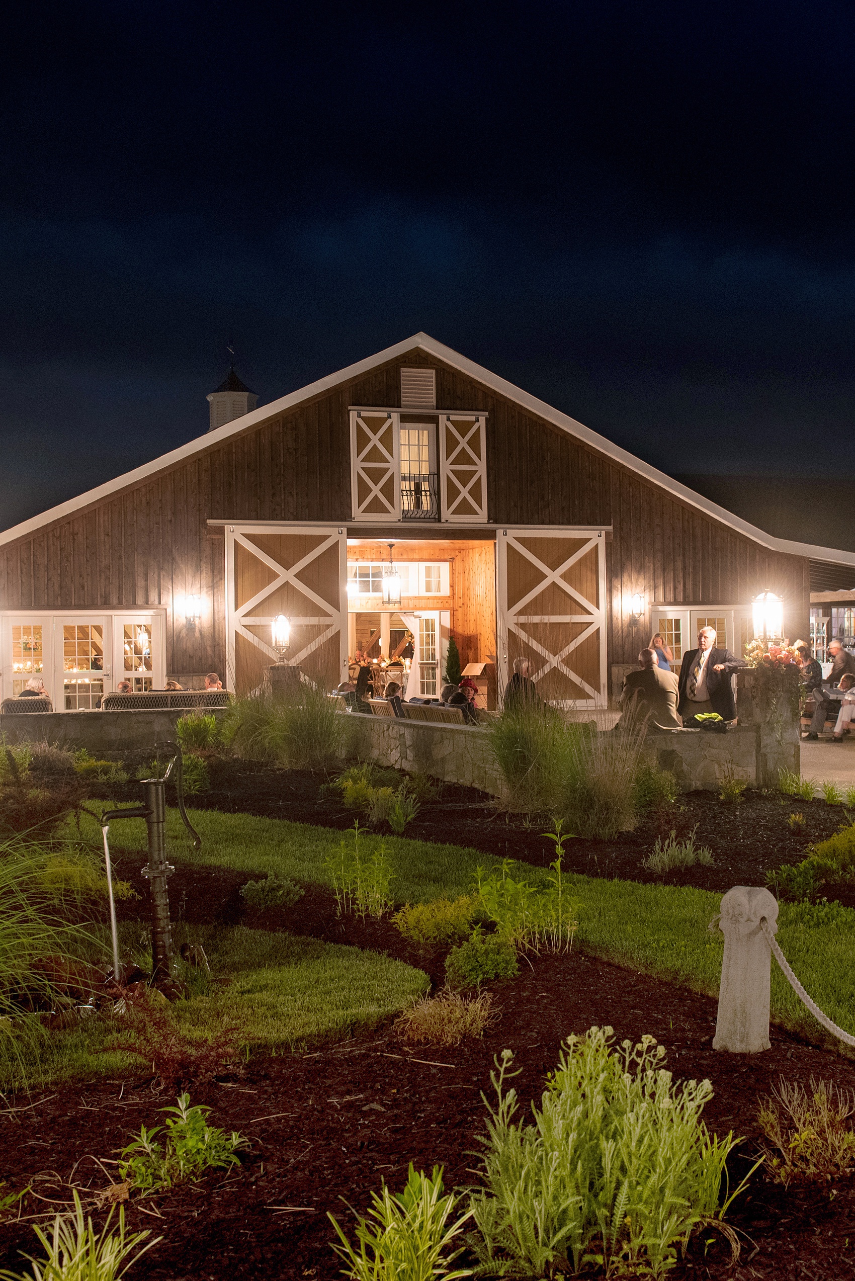 Charlottesville wedding photos by Mikkel Paige Photography. This Virginia venue is perfect for brides and grooms looking for a beautiful farm reception space. It’s green, romantic, and easy to dress up with flowers or keep simple. They had a bubble exit that led into a vintage, black 1950s Cadillac getaway exit car. Click through for the complete post from this May event at the Lodge at Mount Ida Farm! Planning and design by Viva L’Event. #Charlottesville #mountidafarm #lodgeatmountida #CharlottesvilleVA #CharlottesvilleVirginia #Charlottesvillewedding #meristemfloral #Charlottesvilleweddingphotographer #mikkelpaige #getawaycar #Cadillac #vintagecadillac #vintagecar #bubbleexit