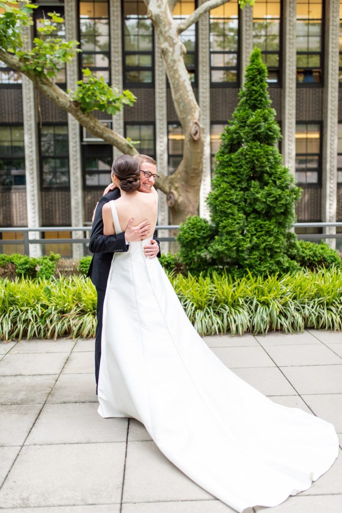 Manhattan Central Park wedding photos by Mikkel Paige Photography at Loeb Boathouse venue. These summer ceremony and reception pictures show a timeless couple having fun at their colorful day with guests who traveled in from abroad. The bride and groom did their first look on the Upper West Side...click through for the complete post! #CentralParkWeddingVenues #NYCweddingphotographer #NYCwedding