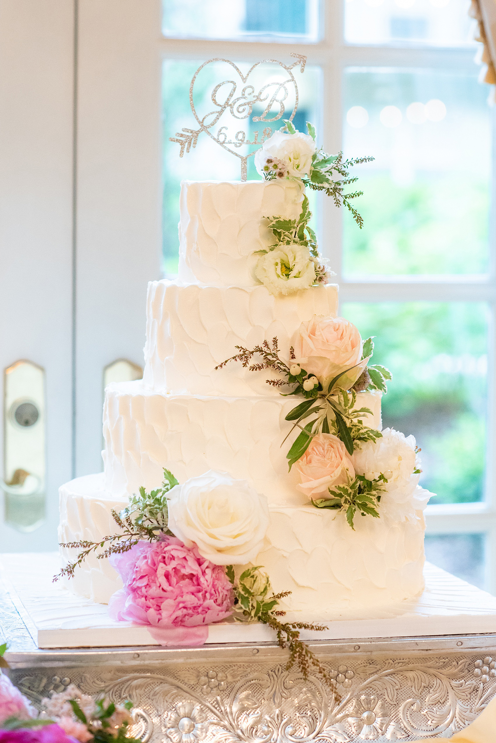 A June wedding at Olde Mill Inn, NJ. Photos by Mikkel Paige Photography for an event with pink details. This New Jersey venue is a great option for something not too far from NYC. The tiered white cake was covered with buttercream and flowers to match their Midsummer Night’s Dream theme. Click through for their complete wedding recap! #OldeMillInn #NJwedding #NJweddingphotographer #mikkelpaige #NewJerseyWeddingVenue #NewJerseyWedding #weddingcake #buttercreamweddingcake #MidsummerNightsDream