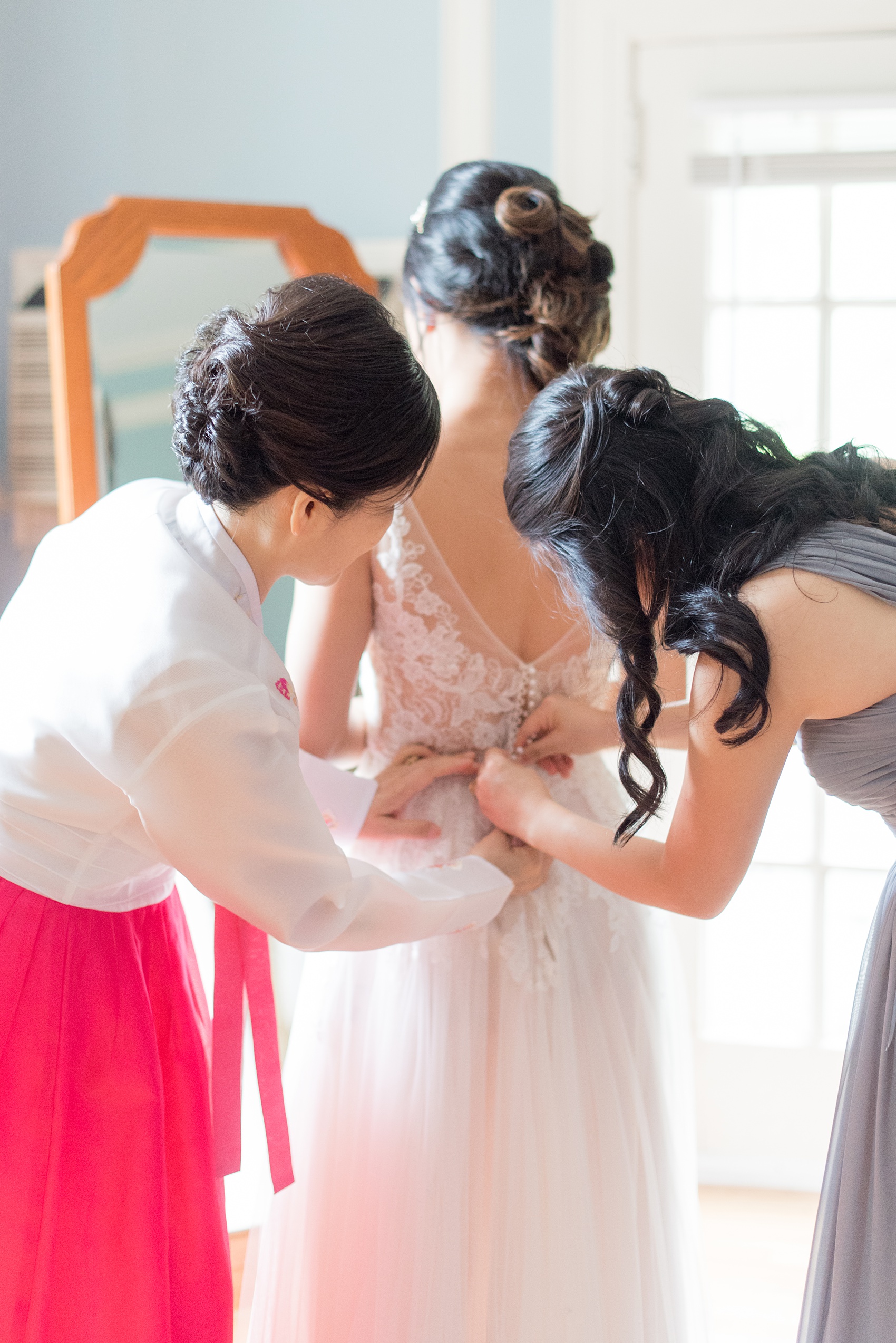 Wedding photos at Crabtree's Kittle House in Chappaqua, New York by Mikkel Paige Photography. The bride's mother and sister (Maid of Honor) helped her tie her wedding gown bow at this Westchester County historic home. Click through to see more photos from this gorgeous day! #mikkelpaige #CrabtreesKittleHouse #AsianWeddingTraditions #WestchesterWeddingVenues #WestchesterWedding #summerwedding #weddingdetails #bride #gettingready #weddinggettingready #historichome 