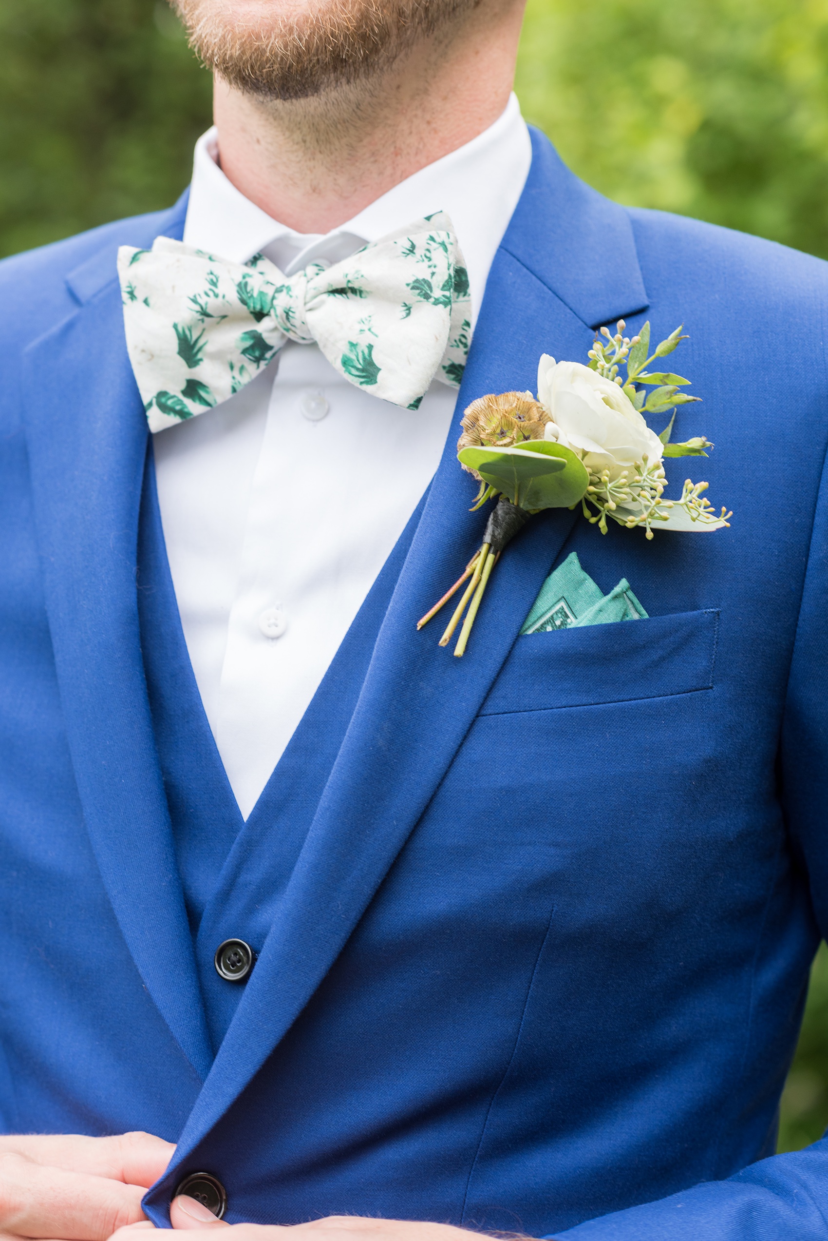 Wedding photos at Crabtree's Kittle House in Chappaqua, New York by Mikkel Paige Photography. This venue in Westchester county was the perfect place for a summer wedding. The groom's custom blue Indochino suit had the best detail: their names and wedding date embroidered in the lining. He wore a pattern bow tie with greenery print on it and a ranunculus boutonniere. Click through for more awesome details from the day! #bluesuit #patternbowtie #mikkelpaige #CrabtreesKittleHouse #WestchesterWeddingVenues #WestchesterWedding #summerwedding #boutonniere #bowties #creativebowtie #cutebowtie