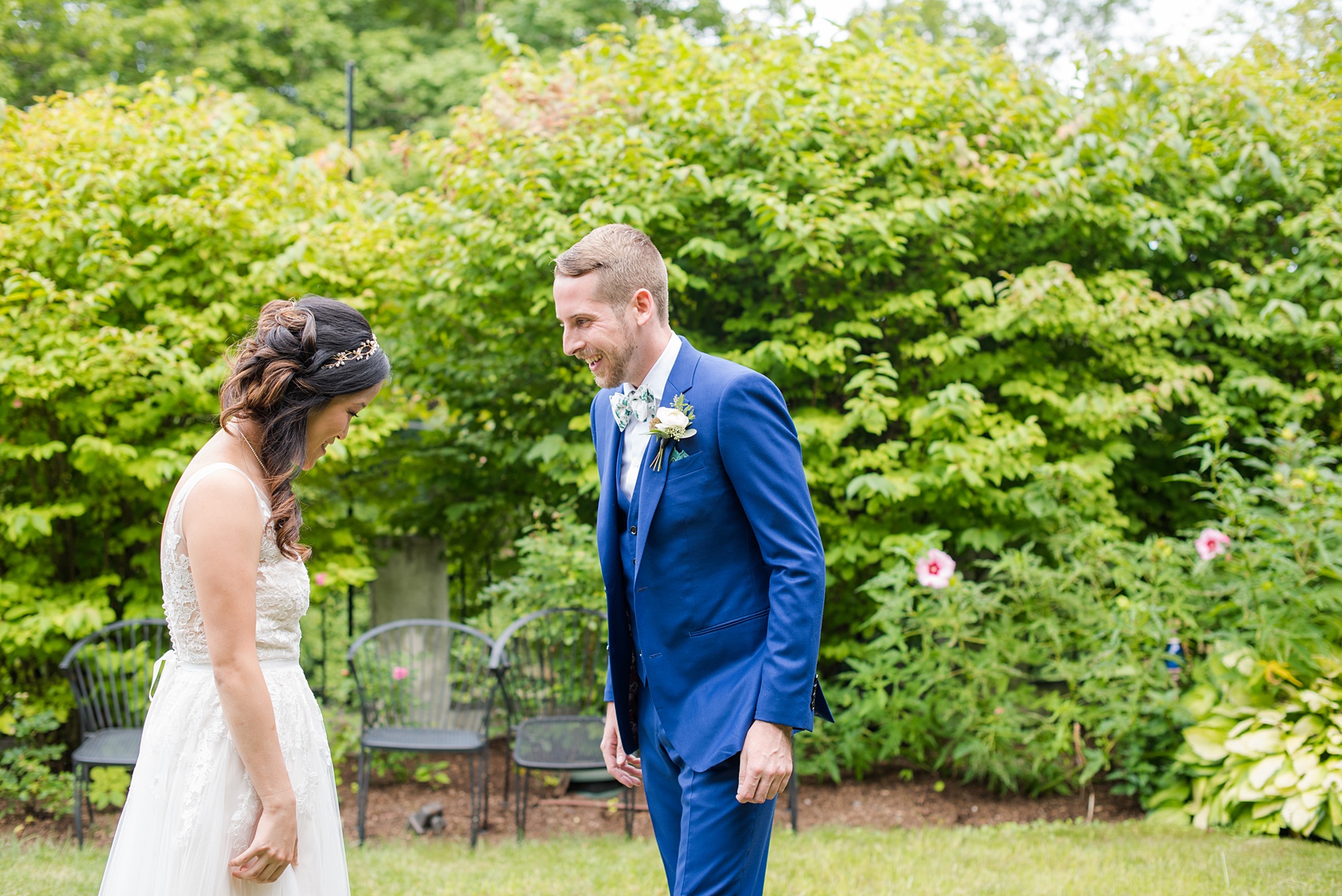 Wedding photos at Crabtree's Kittle House in Chappaqua, New York by Mikkel Paige Photography. This venue in Westchester county had the perfect garden for the bride and groom's first look. #firstlook #mikkelpaige #CrabtreesKittleHouse #WestchesterWeddingVenues #WestchesterWedding #summerwedding 