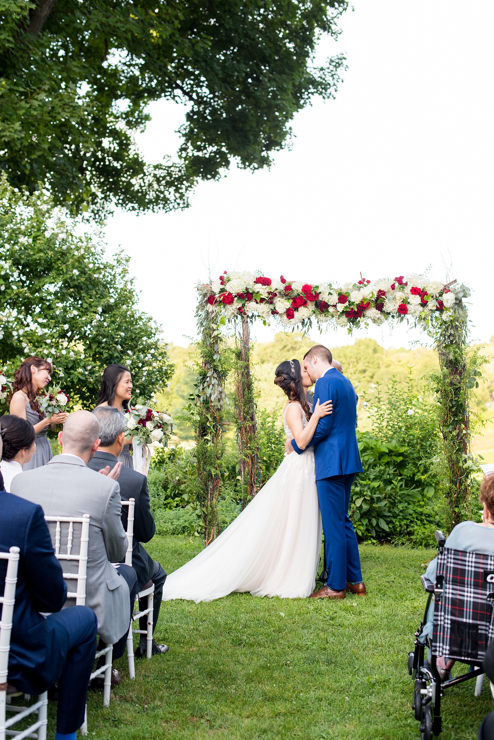 Wedding photos at Crabtree's Kittle House in Chappaqua, New York by Mikkel Paige Photography. This venue in Westchester county is a beautiful location for an outdoor summer wedding. Click through for more inspiration from their day! #mikkelpaige #CrabtreesKittleHouse #WestchesterWeddingVenues #WestchesterWedding #summerwedding #weddingceremony #outdoorceremony