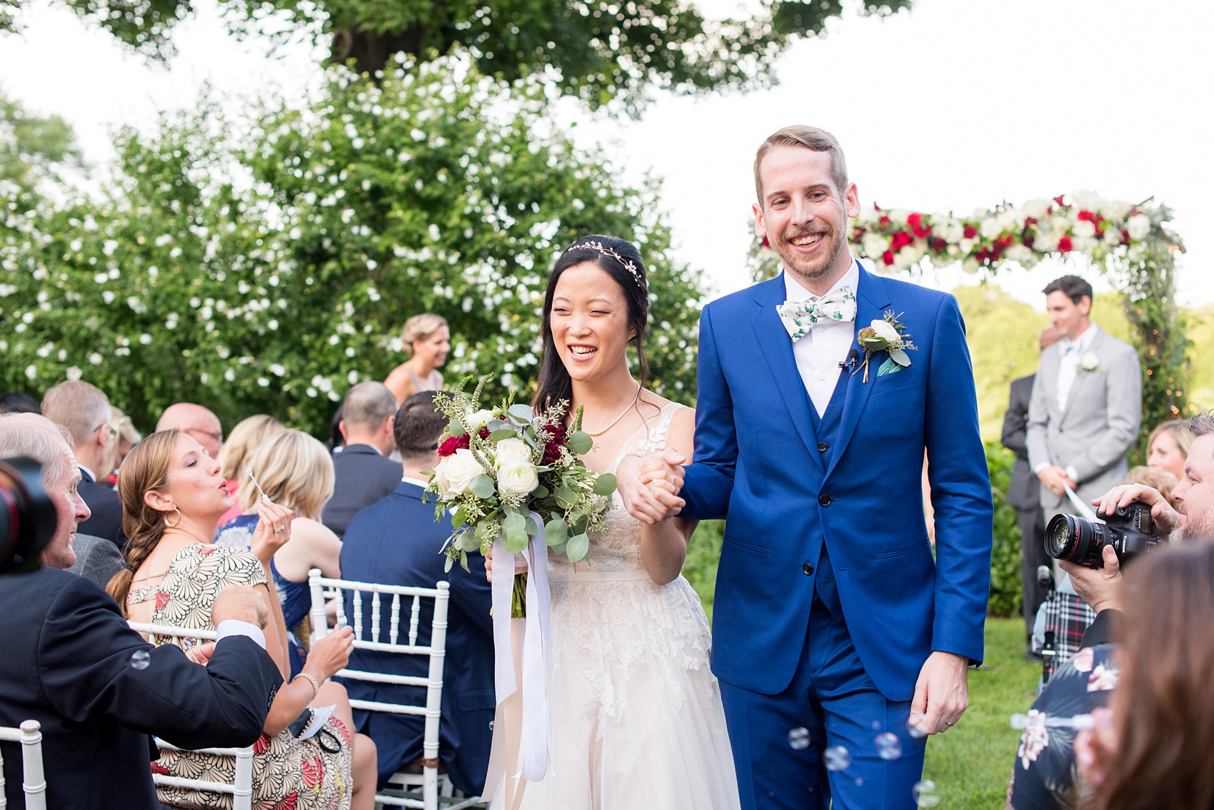 Wedding photos at Crabtree's Kittle House in Chappaqua, New York by Mikkel Paige Photography. This venue in Westchester county is a beautiful location for an outdoor summer wedding. Click through for more inspiration from their day! #mikkelpaige #CrabtreesKittleHouse #WestchesterWeddingVenues #WestchesterWedding #summerwedding #weddingceremony #outdoorceremony