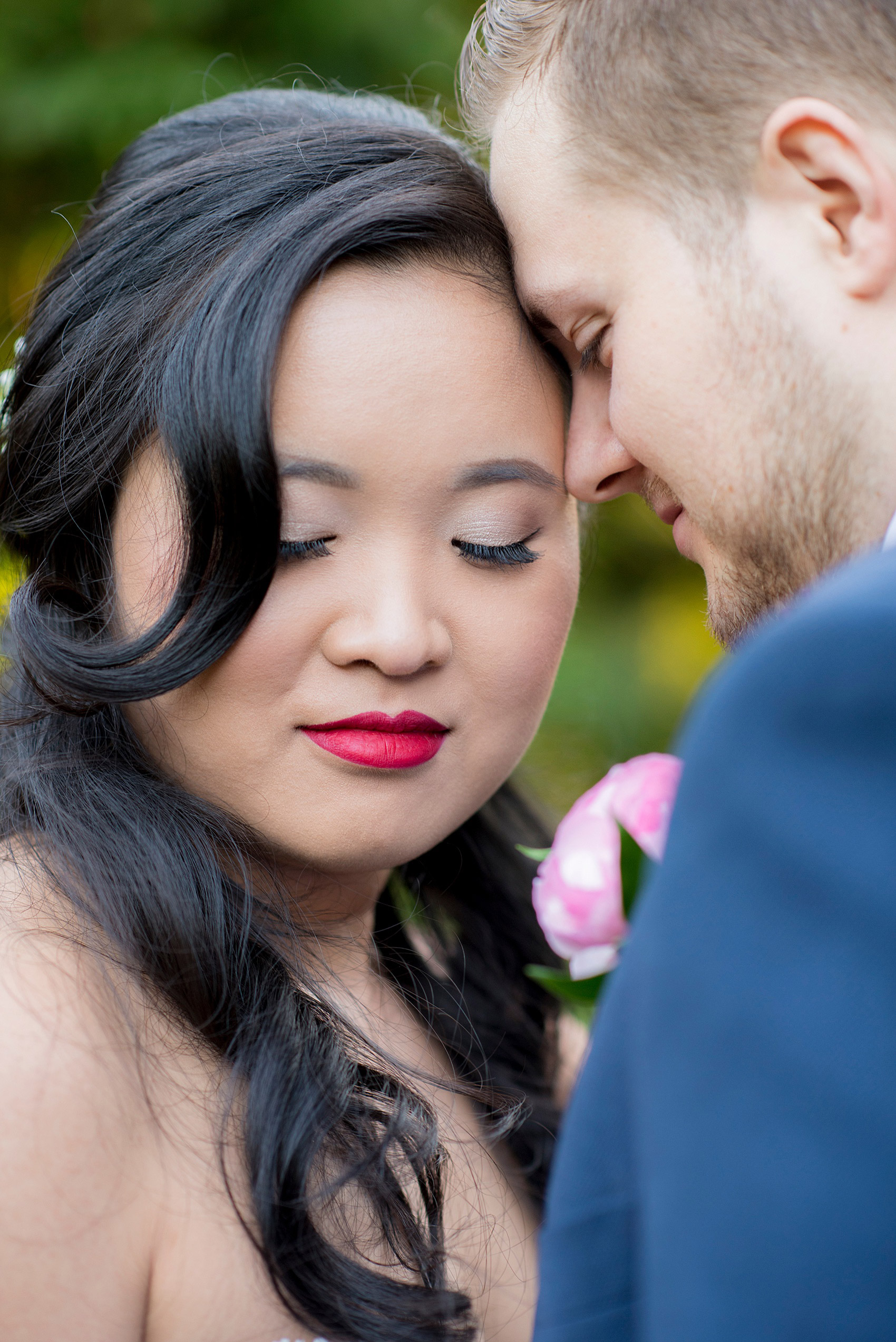 Wedding photos at Crabtree's Kittle House in Chappaqua, New York by Mikkel Paige Photography. This venue in Westchester county is the perfect place for a September wedding. The groom wore a custom blue suit and the bride a tulle and lace strapless gown. Click through for more awesome details from the day! #navybluesuit #mikkelpaige #CrabtreesKittleHouse #WestchesterWeddingVenues #WestchesterWedding #Septemberwedding 