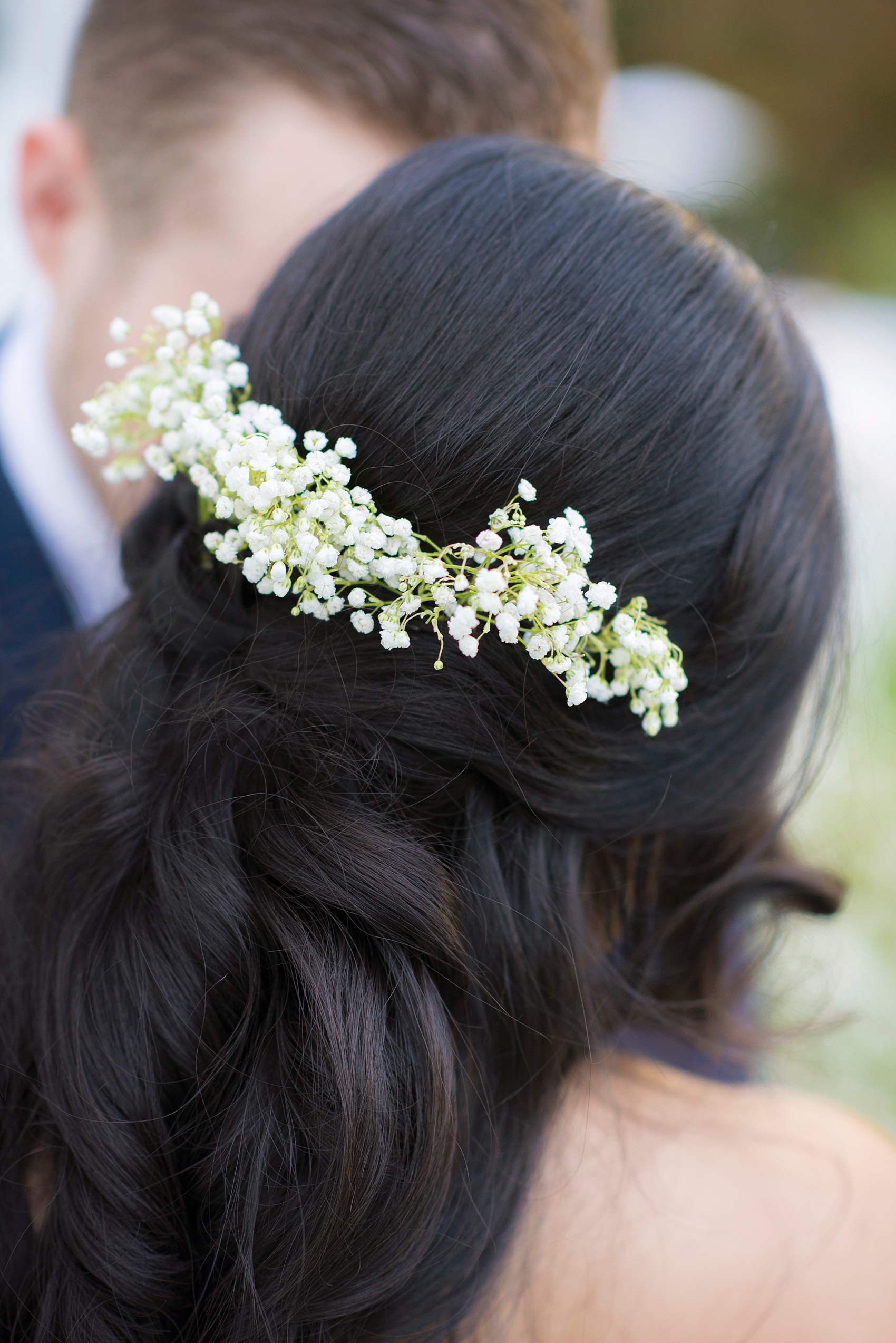 Wedding photos at Crabtree's Kittle House in Chappaqua, New York by Mikkel Paige Photography. This venue in Westchester county is the perfect place for a fall wedding. The bride wore her hair half up with a braid and baby's breath flowers. Click through for more awesome details from the day! #halfuphair #mikkelpaige #CrabtreesKittleHouse #WestchesterWeddingVenues #WestchesterWedding #Septemberwedding #babysbreath #flowersinyourhair #BridalHair