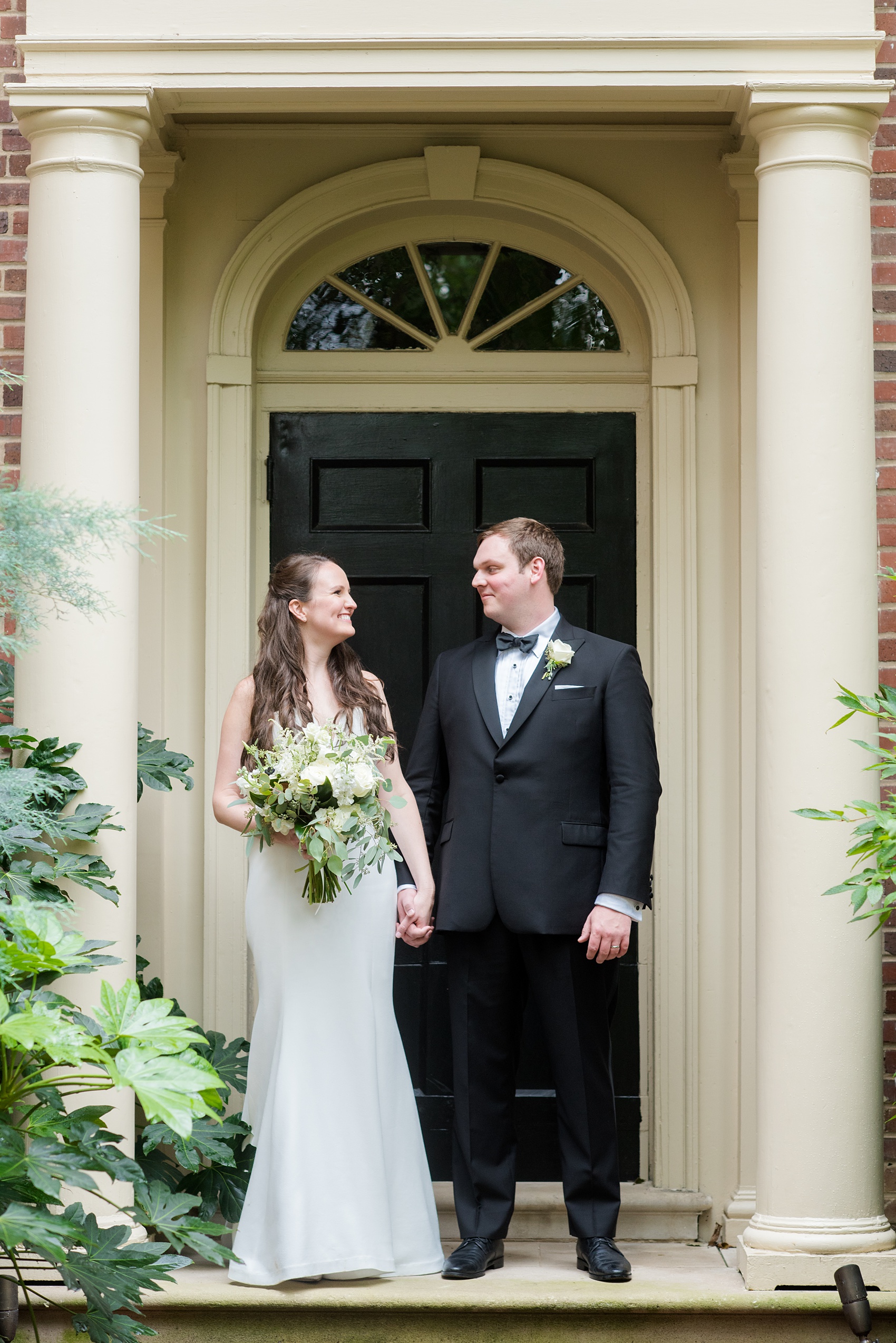 Beautiful wedding photos at The Carolina Inn at Chapel Hill, North Carolina by Mikkel Paige Photography. This venue has beautiful indoor and outdoor picture locations for ceremony, reception and bride and groom images. #thecarolinainn #chapelhillweddingphotos #chapelhillwedding #southernwedding #mikkelpaige #southernwedding