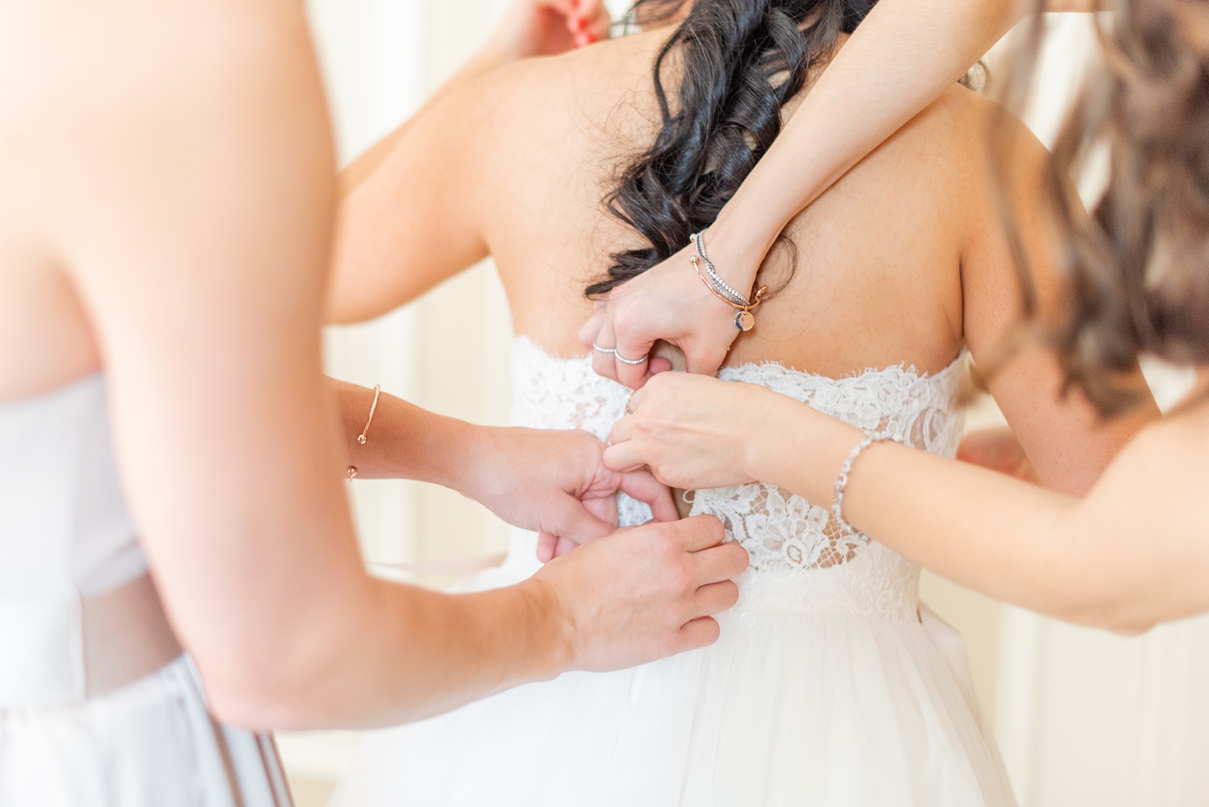 Getting ready wedding photos at Crabtree's Kittle House in Chappaqua, New York by Mikkel Paige Photography. This venue in Westchester county was the perfect place to capture the bride and bridesmaids getting ready in a country setting. The bride had timeless style with her strapless lace and tulle dress. Click through for more fall wedding inspiration from her day! #mikkelpaige #CrabtreesKittleHouse #WestchesterWeddingVenues #WestchesterWedding #SeptemberWedding #gettingready #bridestyle