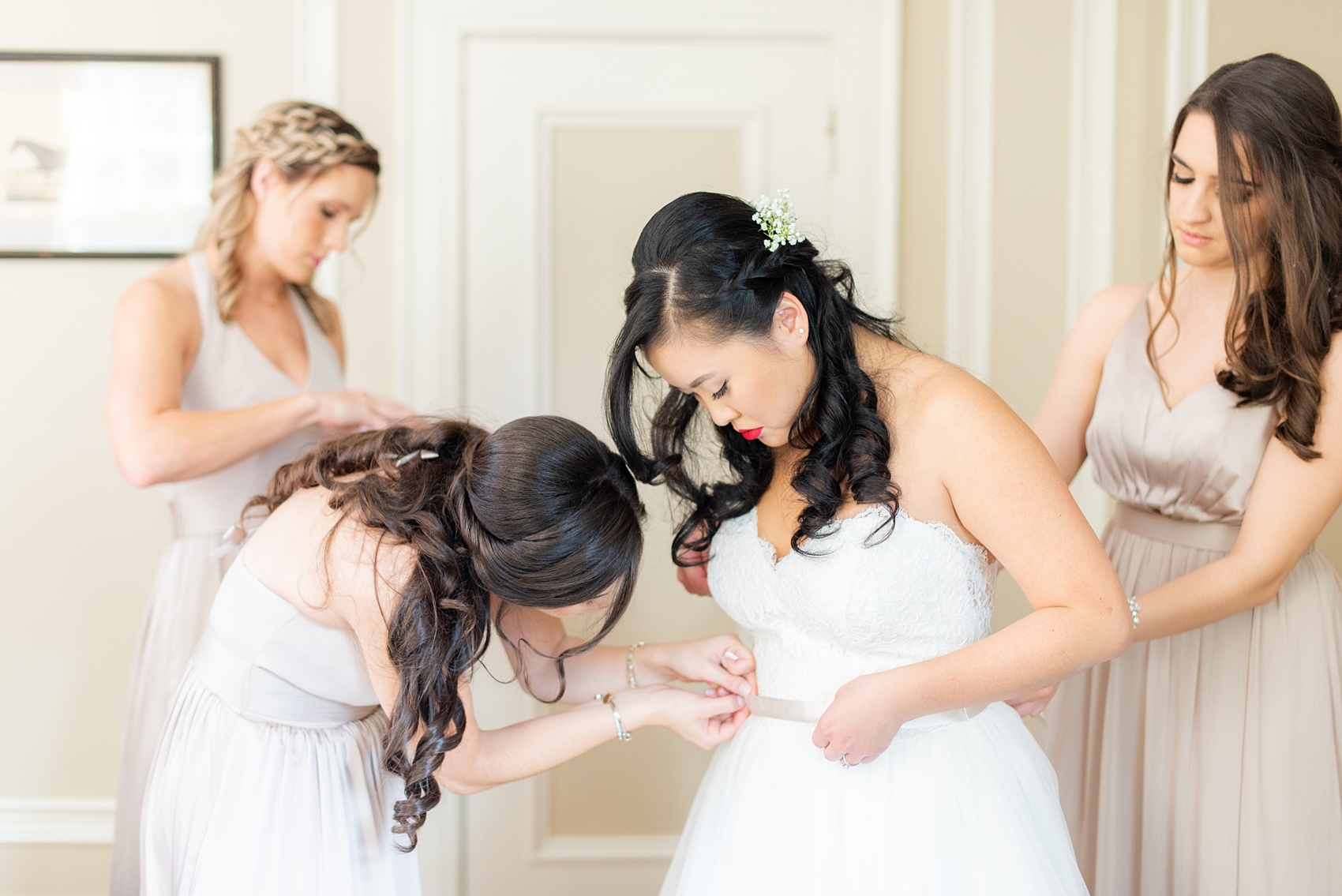 Getting ready wedding photos at Crabtree's Kittle House in Chappaqua, New York by Mikkel Paige Photography. This venue in Westchester county was the perfect place to capture the bride and bridesmaids getting ready in a country setting. The bride had timeless style with her strapless lace and tulle dress. Click through for more fall wedding inspiration from her day! #mikkelpaige #CrabtreesKittleHouse #WestchesterWeddingVenues #WestchesterWedding #SeptemberWedding #gettingready #bridestyle
