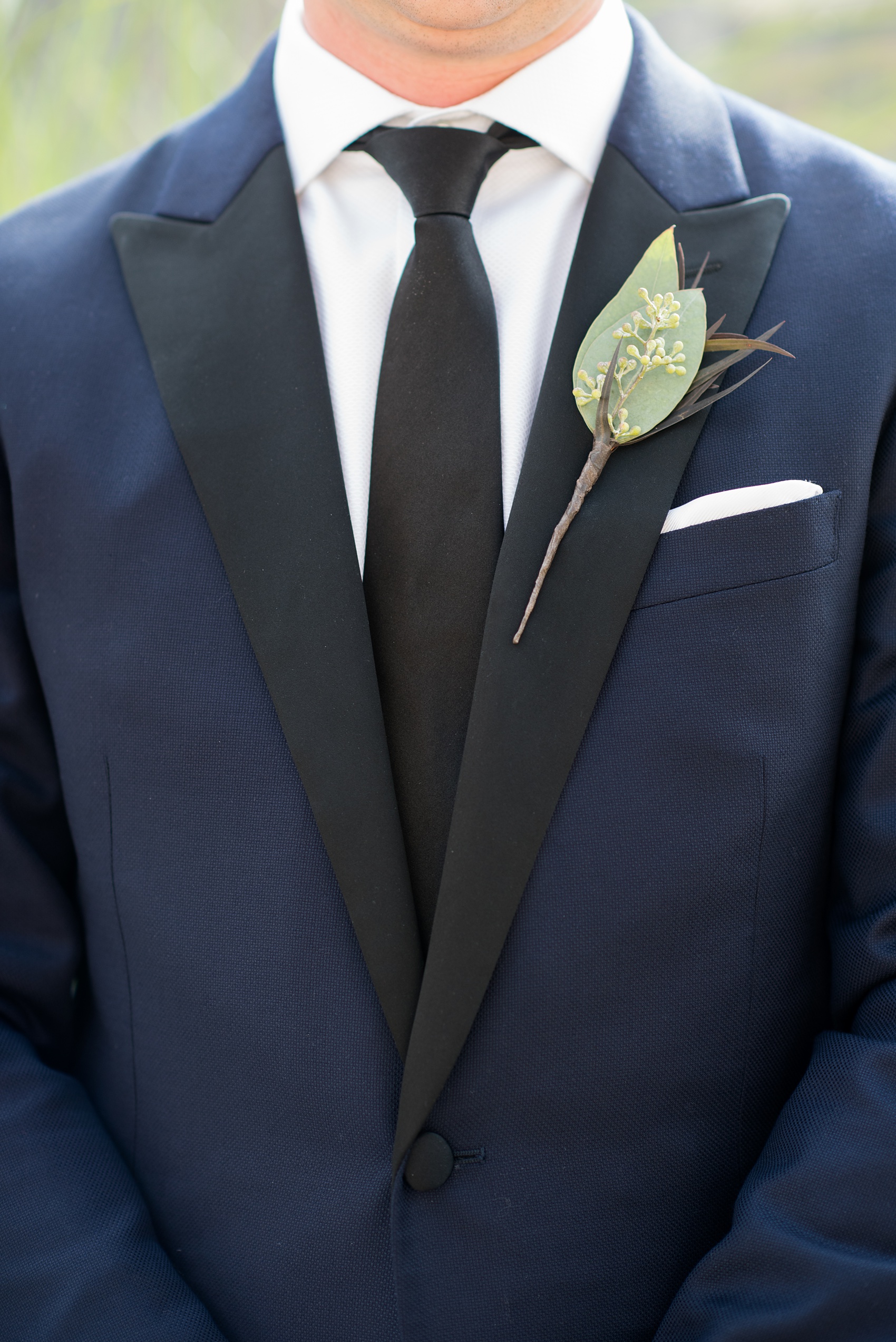 Photos of a NYC wedding venue, Tribeca Rooftop, by Mikkel Paige Photography. This ceremony and reception location has an outdoor space overlooking the Manhattan skyline. These pictures will provide inspiration in New York! The groom wore a simple leaf boutonniere on his navy suit. Click through for more details from this celebration! #TribecaRooftop #MikkelPaige #NYCwedding #NYCWeddingVenues #NYCWeddingPhotography #leafboutonniere #fallflowers