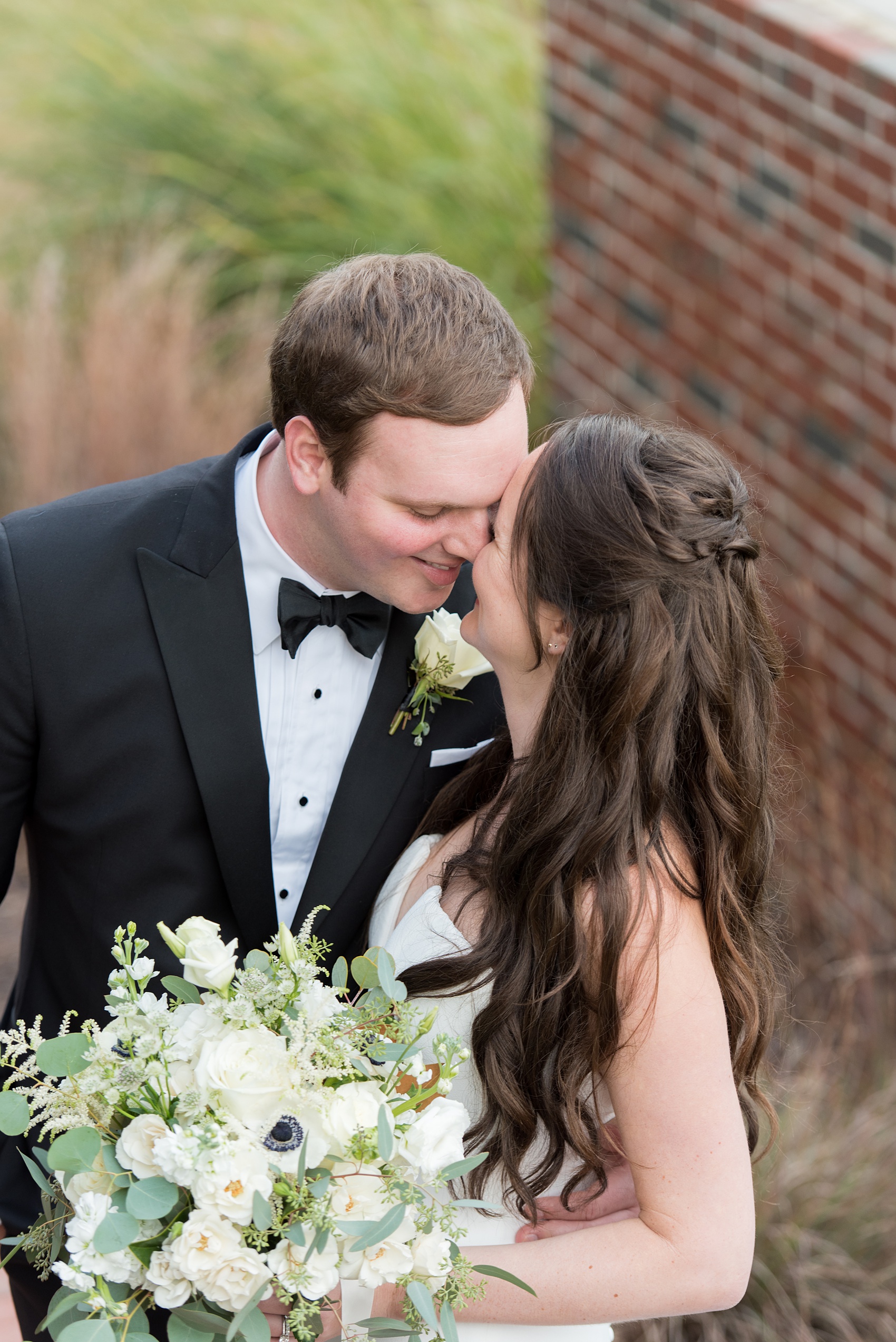 Photos of a fall wedding at The Carolina Inn, in Chapel Hill North Carolina, by Mikkel Paige Photography. This event venue doubles as a hotel for guests, who can enjoy a reception and ceremony indoors or outdoors. The bride wore a beautiful, simple white gown with a v-neck cut out and a cathedral length veil and groom a classic black tuxedo. Click through to see inspiration from the entire wedding! Planner: @asouthernsoiree #thecarolinainn #ChapelHillWeddings #MikkelPaige #bride #bridestyle