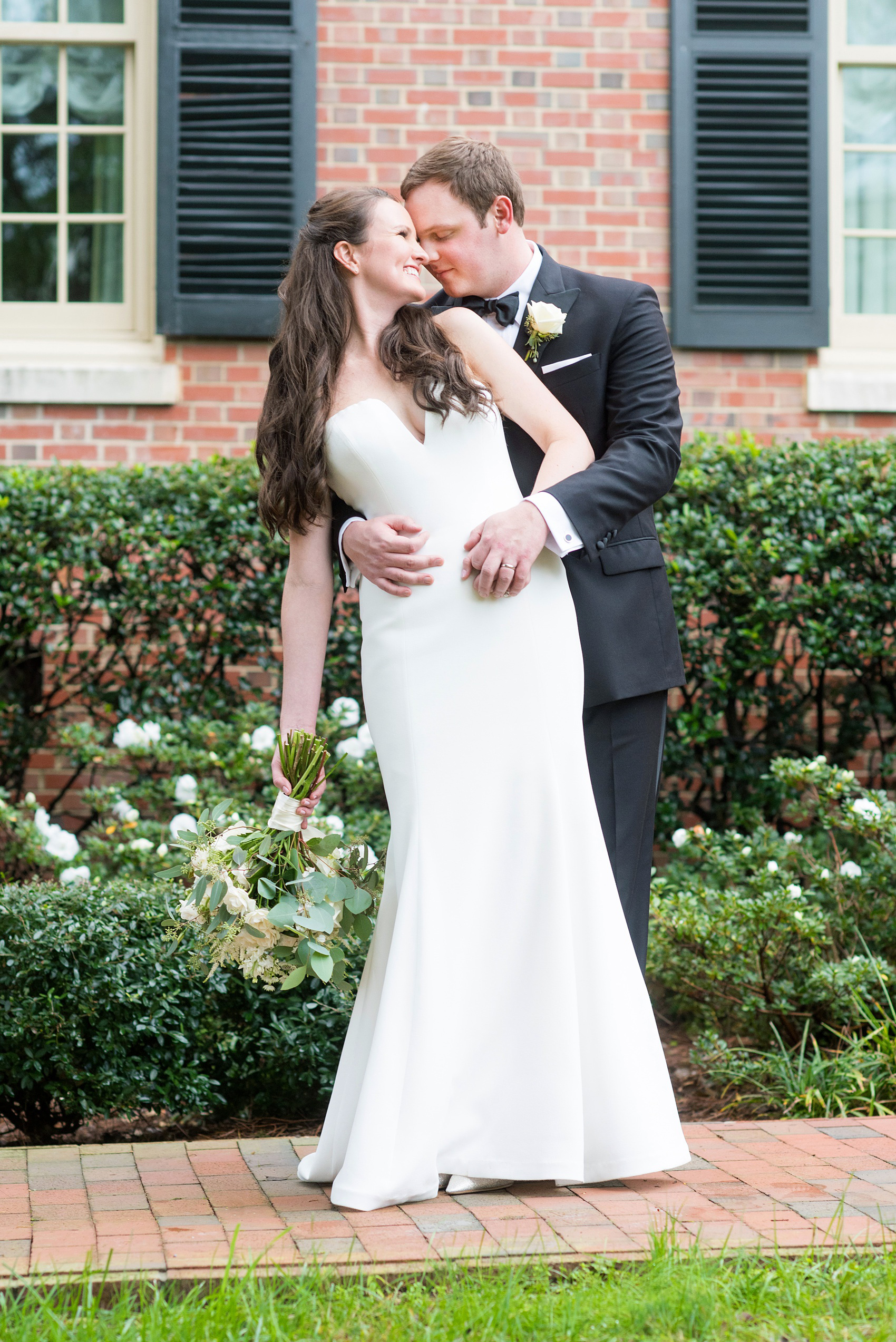 Photos of a fall wedding at The Carolina Inn, in Chapel Hill North Carolina, by Mikkel Paige Photography. This event venue doubles as a hotel for guests, who can enjoy a reception and ceremony indoors or outdoors. The bride wore a beautiful, simple white gown with a v-neck cut out and a cathedral length veil and groom a classic black tuxedo. Click through to see inspiration from the entire wedding! Planner: @asouthernsoiree #thecarolinainn #ChapelHillWeddings #MikkelPaige #bride #bridestyle