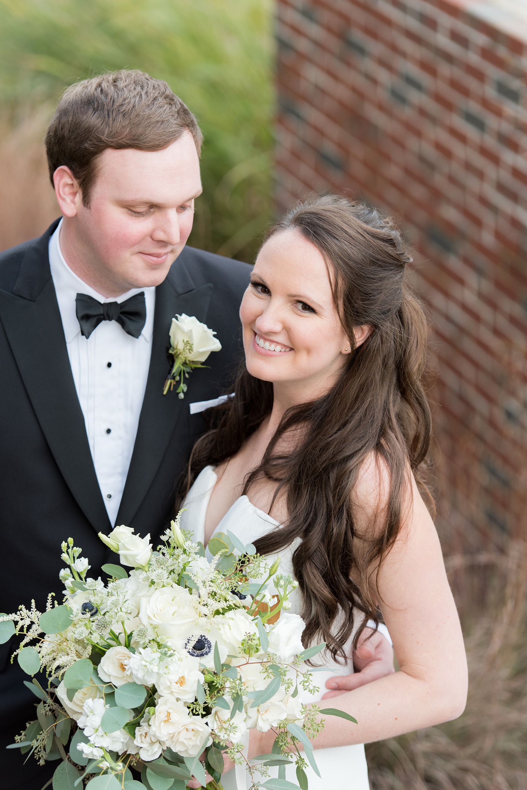 Photos of a fall wedding at The Carolina Inn, in Chapel Hill North Carolina, by Mikkel Paige Photography. This event venue doubles as a hotel for guests, who can enjoy a reception and ceremony indoors or outdoors. The bride wore a beautiful, simple white gown with a v-neck cut out and a cathedral length veil and groom a classic black tuxedo. Click through to see inspiration from the entire wedding! Planner: @asouthernsoiree #thecarolinainn #ChapelHillWeddings #MikkelPaige #bride #bridestyle