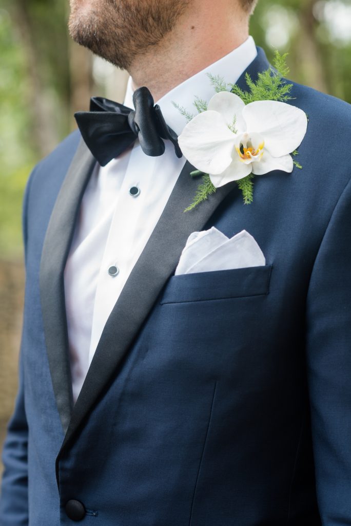 If you’re planning a destination wedding Casa de Campo in the Dominican Republic is a great location. It’s in La Romana, an hour from Punta Cana, and is an all inclusive resort with tropical Minitas beach and mountains view. It’s a beautiful venue, which these pictures by Mikkel Paige Photography prove. Click through for more flower ideas, including an all white bouquet and orchid boutonniere! Coordination by @theeventeur #mikkelpaige #weddingflowers #navybluewedding