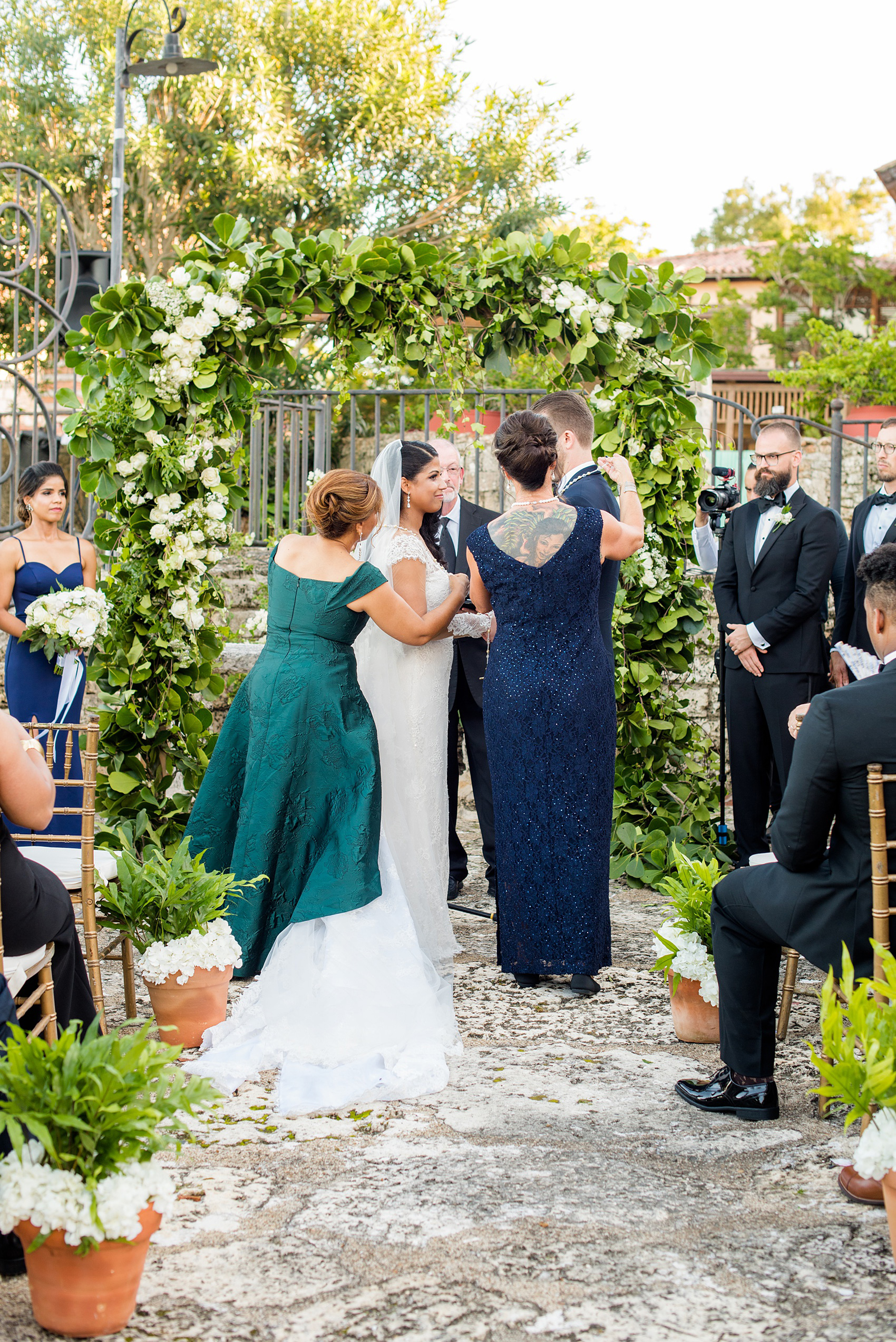 La Romana is an hour from Punta Cana and home to an incredible, all inclusive resort with beautiful Minitas beach and mountain view in the Dominican Republic. It’s a great location for a destination wedding, which these pictures of the outdoor ceremony, by Mikkel Paige Photography, prove. Click through for more Casa de Campo wedding photography and ideas! Planning by @theeventeur. #GettingReady #destinationwedding #mikkelpaige #outdoorceremony