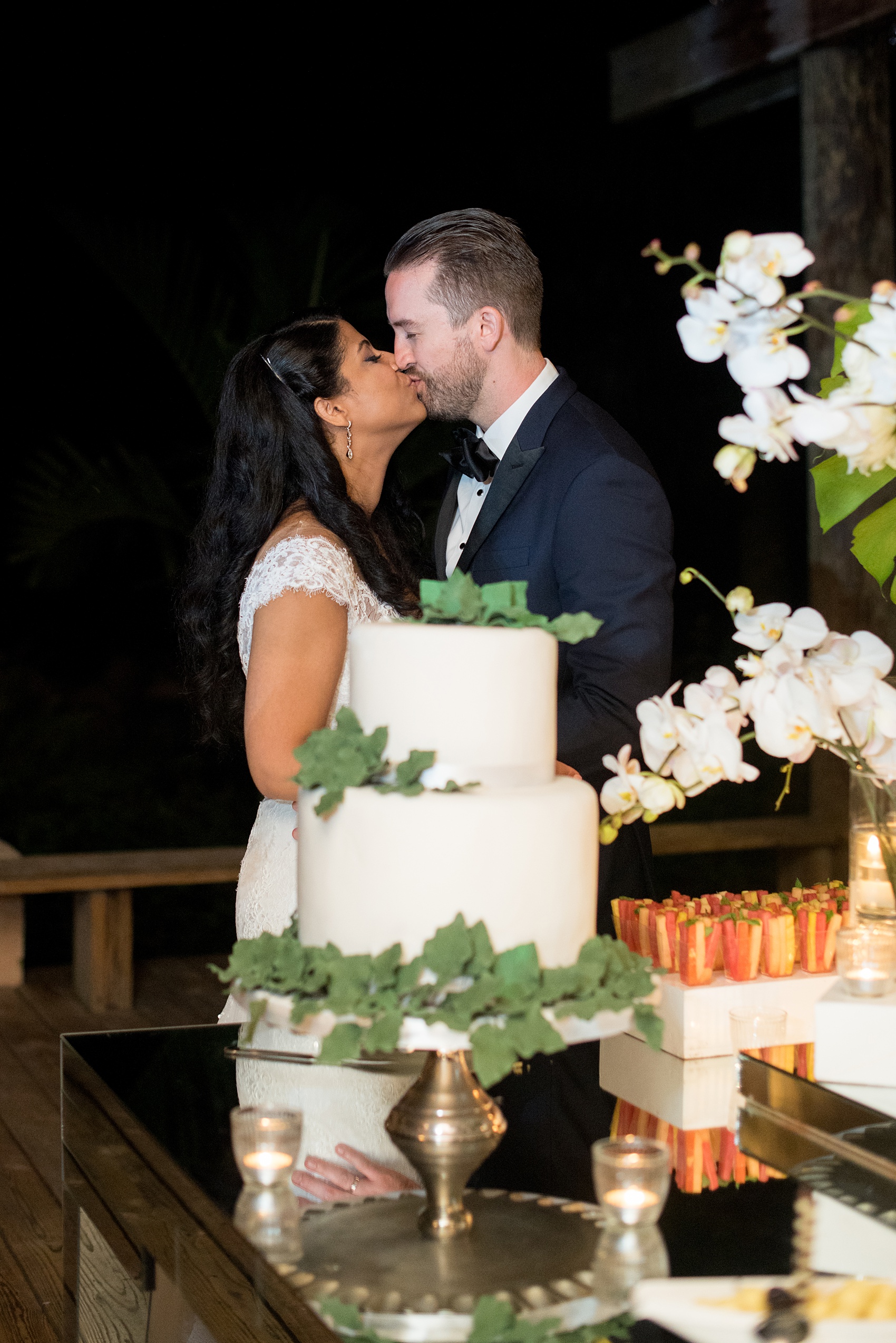 Casa de Campo in the Dominican Republic is a great location for a destination wedding. It’s in La Romana, an hour from Punta Cana, and is an all inclusive resort with a tropical beach and mountains view. It’s a beautiful venue, evidenced by these pictures by destination wedding photographer, Mikkel Paige Photography. Click through for more reception ideas, like custom desserts with a gorgeous cake! Planning by @theeventeur #mikkelpaige #dominicanrepublicwedidng #destinationweddingphotographer