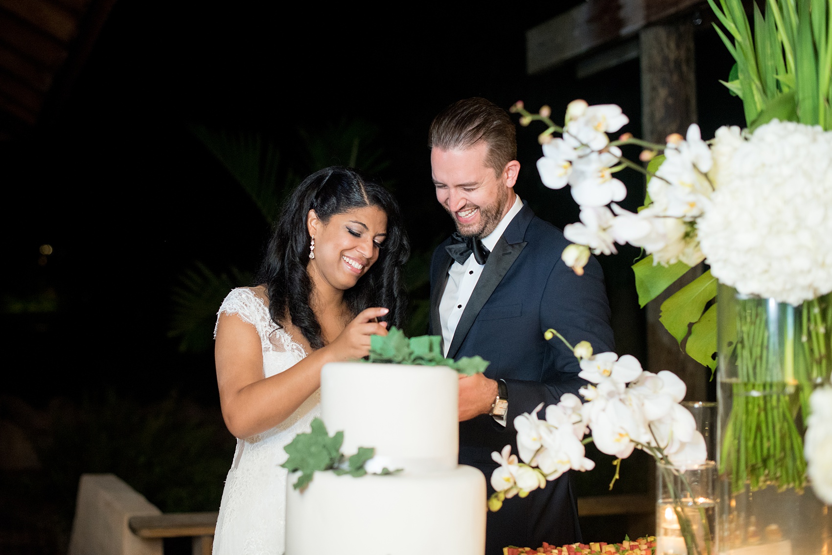 Casa de Campo in the Dominican Republic is a great location for a destination wedding. It’s in La Romana, an hour from Punta Cana, and is an all inclusive resort with a tropical beach and mountains view. It’s a beautiful venue, evidenced by these pictures by destination wedding photographer, Mikkel Paige Photography. Click through for more reception ideas, like custom desserts with a gorgeous cake! Planning by @theeventeur #mikkelpaige #dominicanrepublicwedidng #destinationweddingphotographer