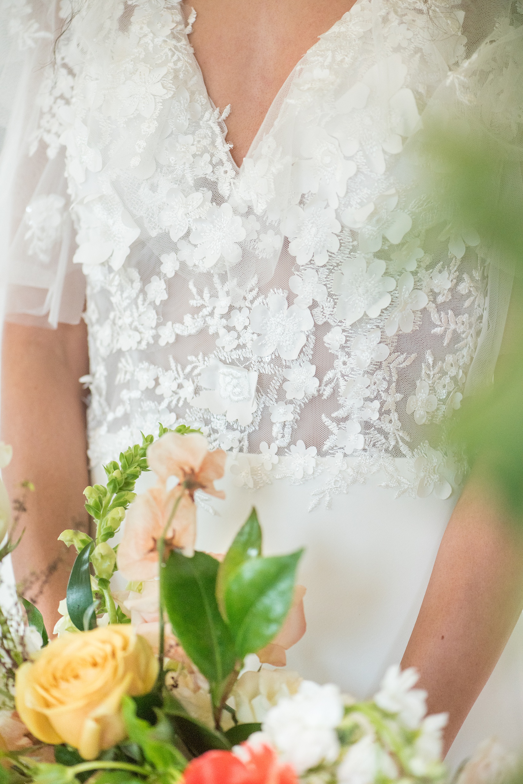 The Bradford NC Photos captured by Mikkel Paige Photography. This North Carolina Raleigh event venue has beautiful gardens and is perfect for outdoor or indoor ceremonies and receptions. Design by @vivalevent with a green, black and peach palette. Spring dress from Maggi Bridal. #mikkelpaige #Raleighweddingphotographer #raleighweddingvenues