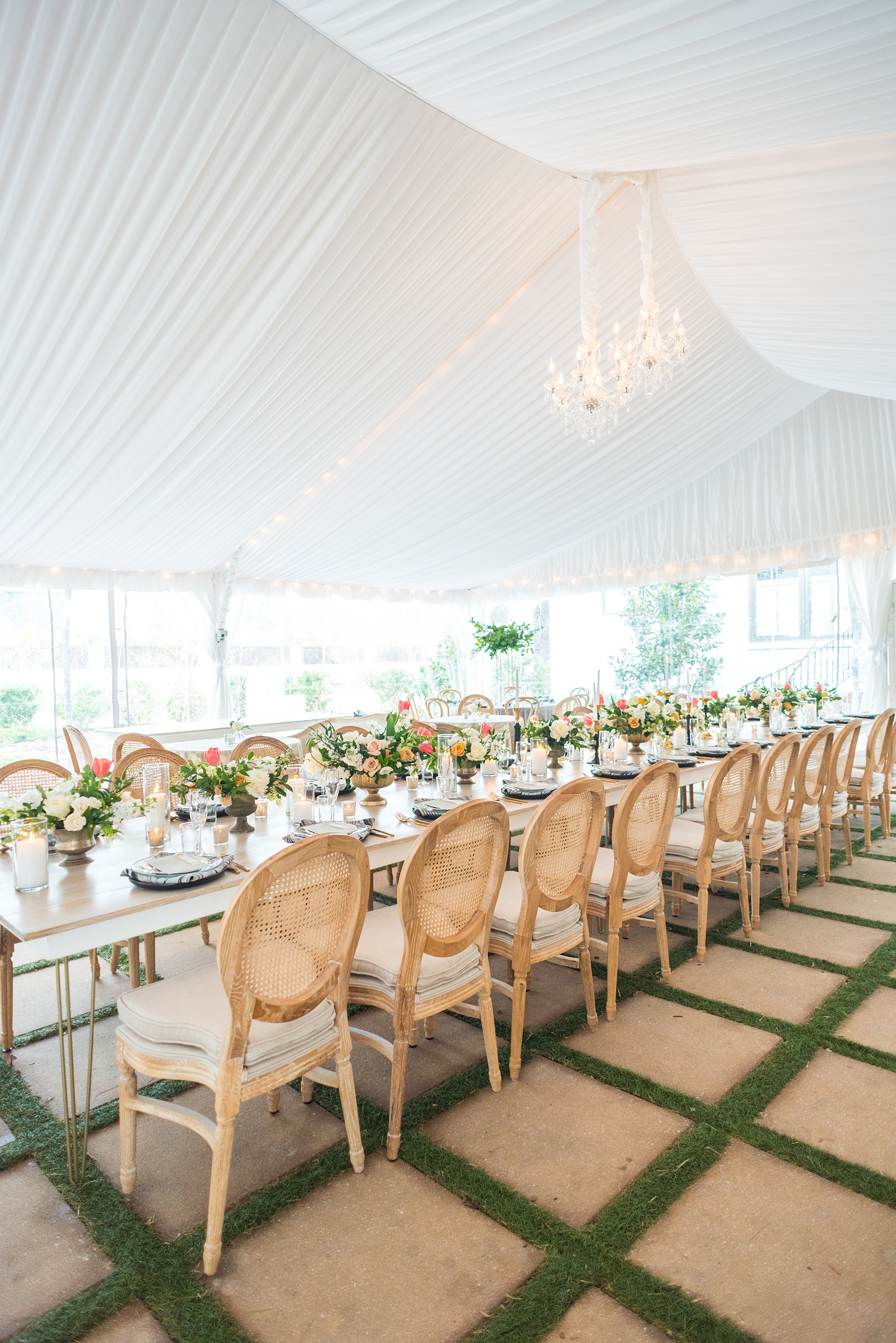 The Bradford NC Photos captured by Mikkel Paige Photography. This North Carolina Raleigh event venue has beautiful gardens and is perfect for outdoor or indoor ceremonies and receptions. Design by @vivalevent with a green, black and peach palette. #mikkelpaige #Raleighweddingphotographer #raleighweddingvenues