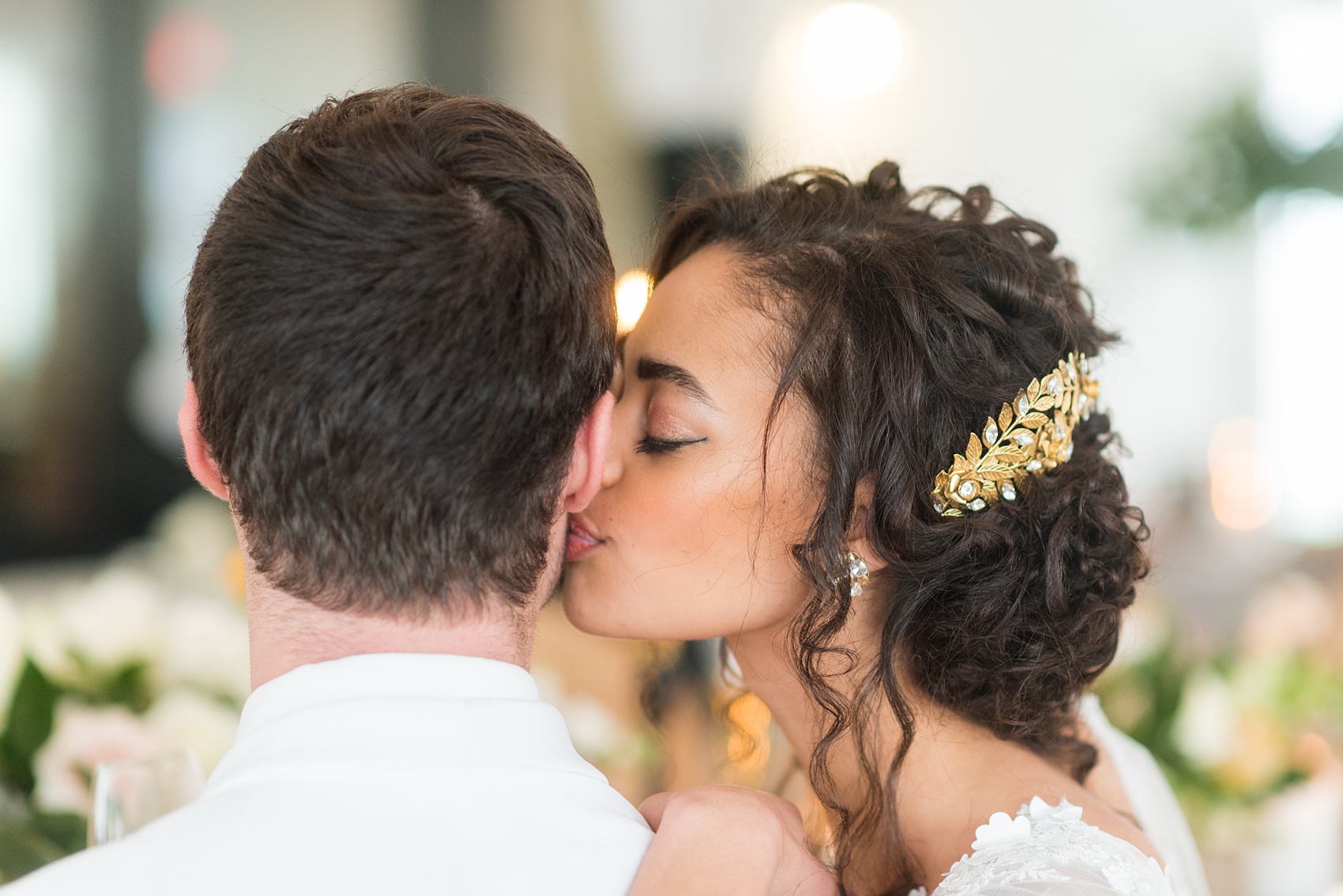 The Bradford NC Photos captured by Mikkel Paige Photography. This North Carolina Raleigh event venue has beautiful gardens and is perfect for outdoor or indoor ceremonies and receptions. Design by @vivalevent with a green, black and peach palette. Hair and makeup by Silverceiling Beauty. #mikkelpaige #brideandgroom #Raleighweddingphotographer #raleighweddingvenues 