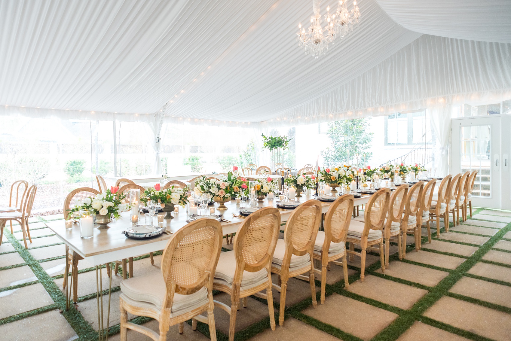 The Bradford NC Photos captured by Mikkel Paige Photography. This North Carolina Raleigh event venue has beautiful gardens and is perfect for outdoor or indoor ceremonies and receptions. Design by @vivalevent with a green, black and peach palette. #mikkelpaige #Raleighweddingphotographer #raleighweddingvenues